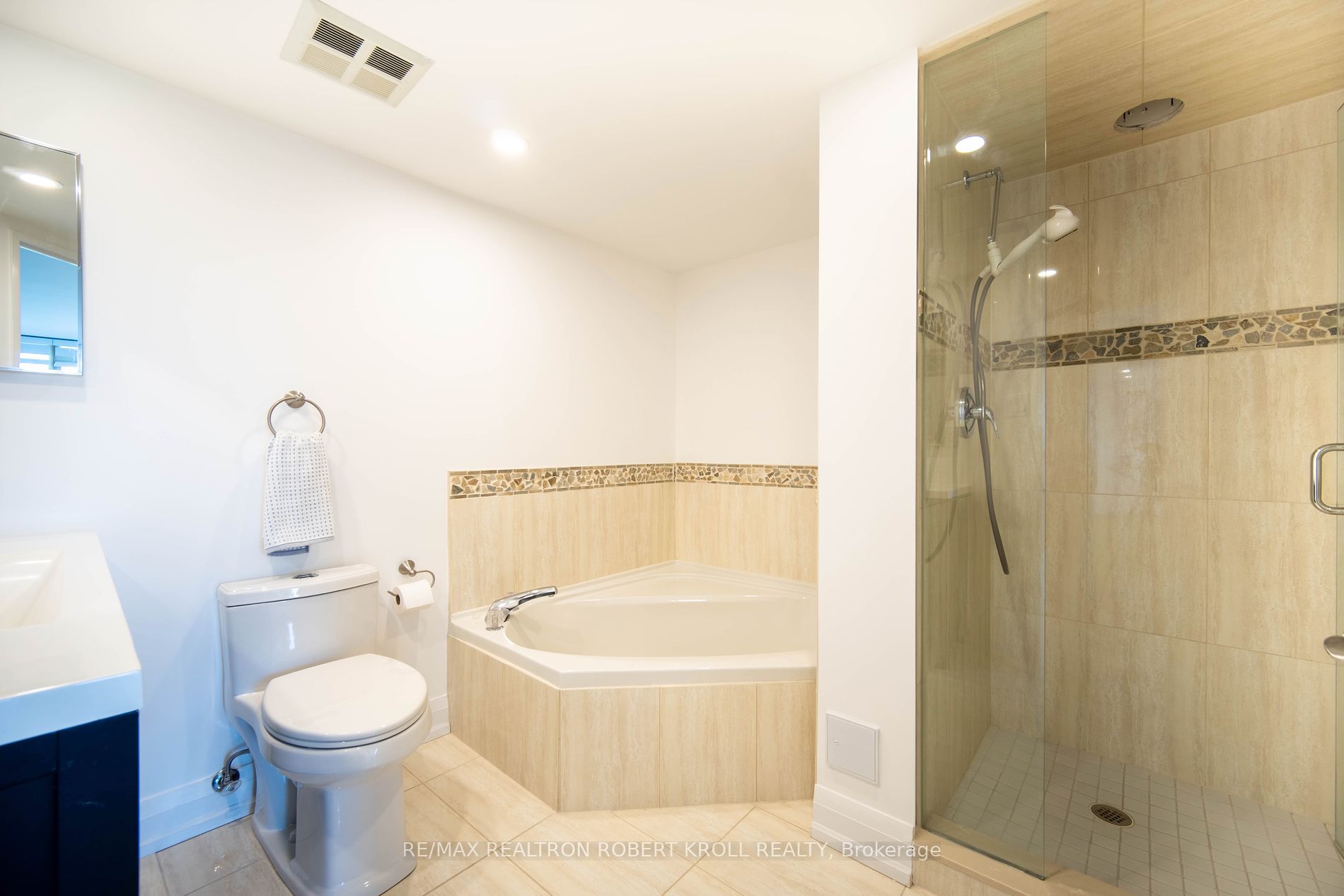 7300 Yonge St, #701