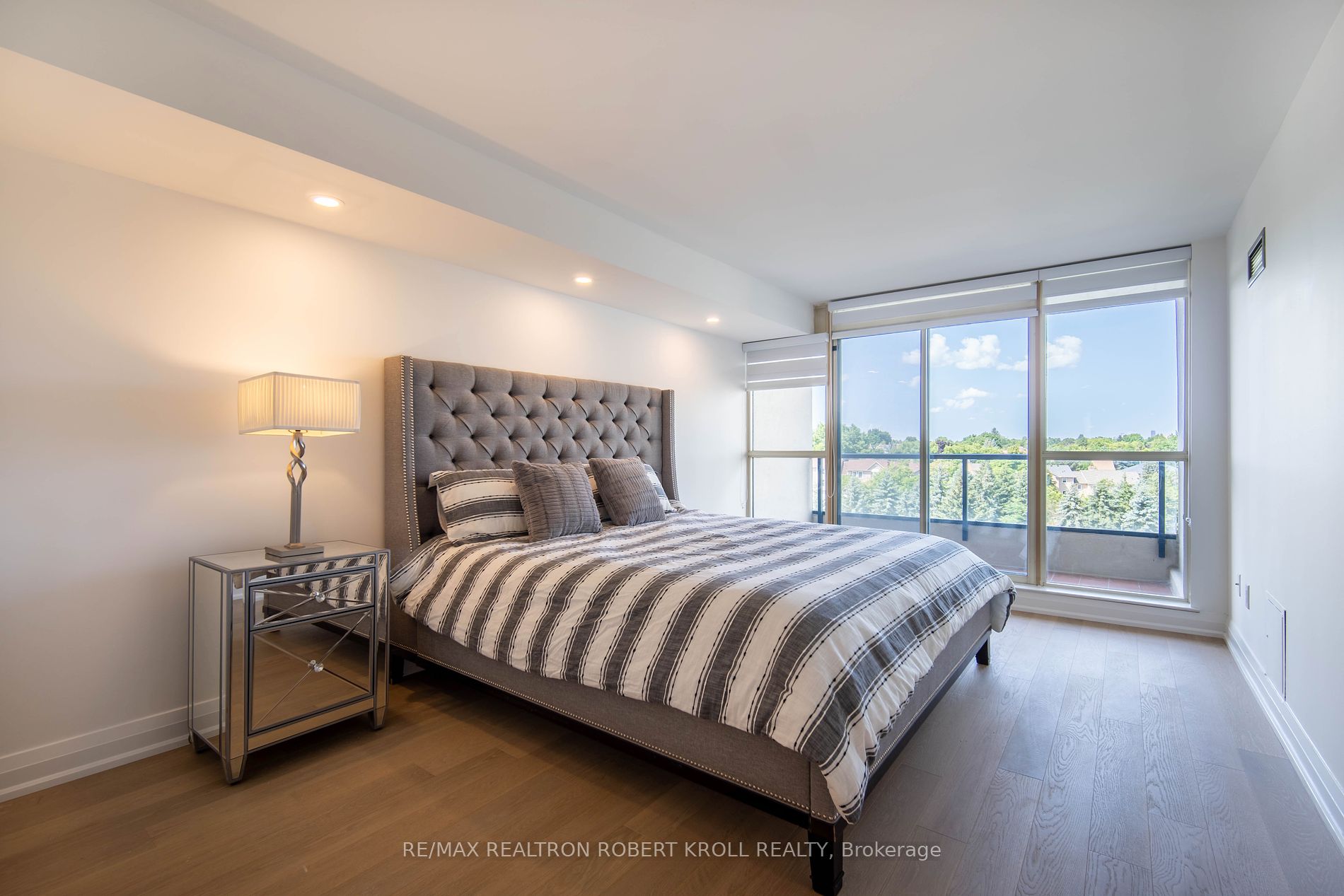 7300 Yonge St, #701