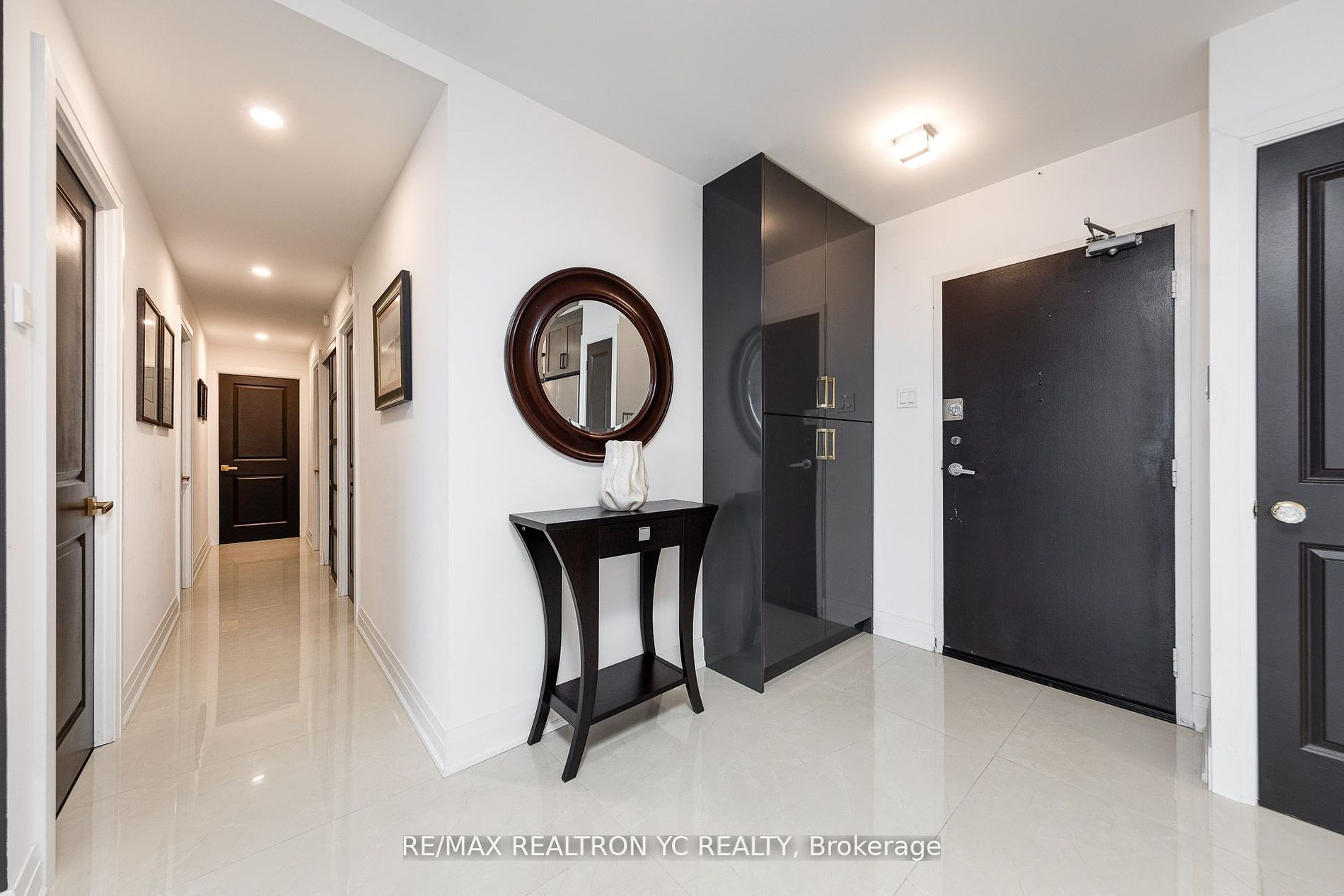 8111 Yonge St, #1712