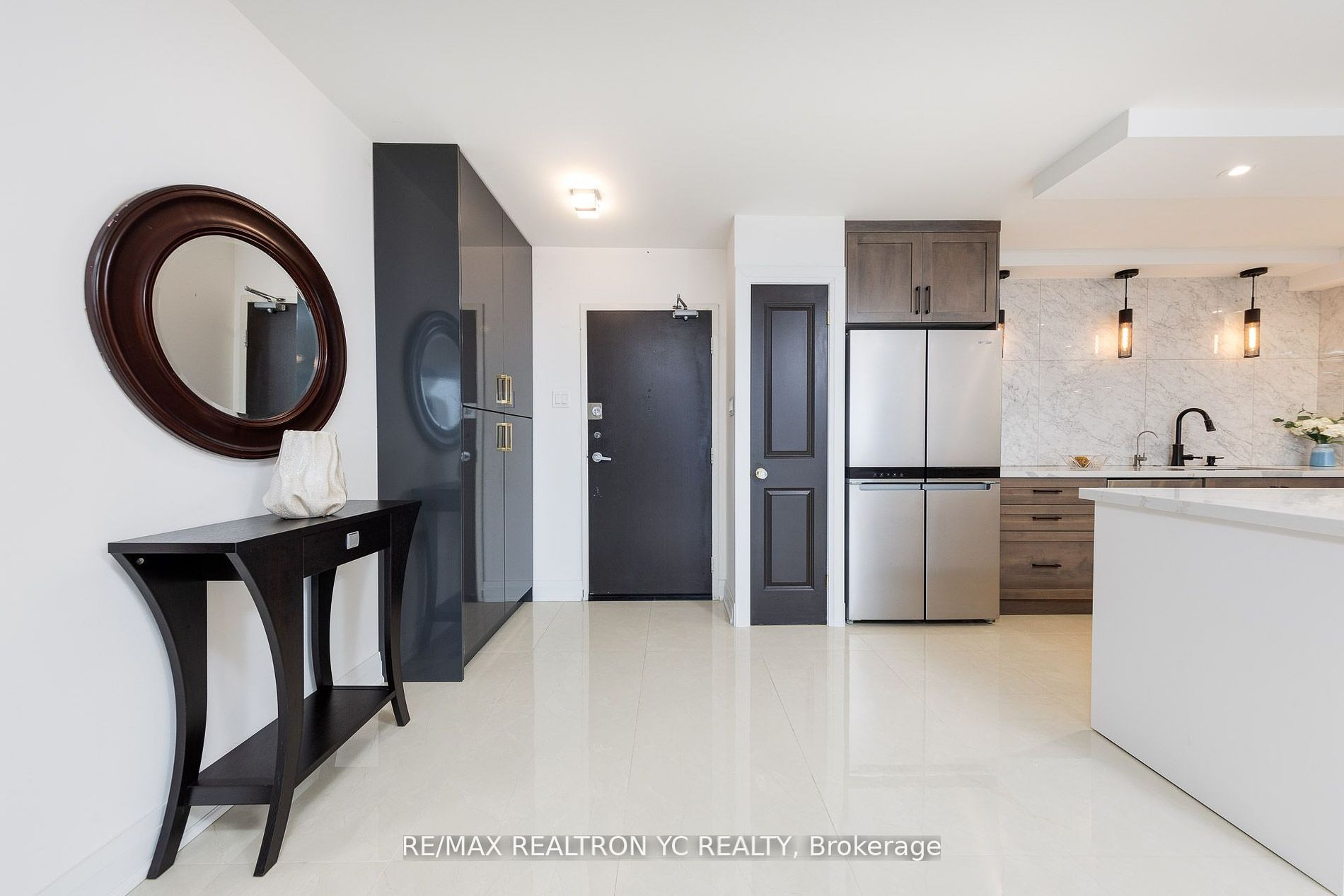 8111 Yonge St, #1712