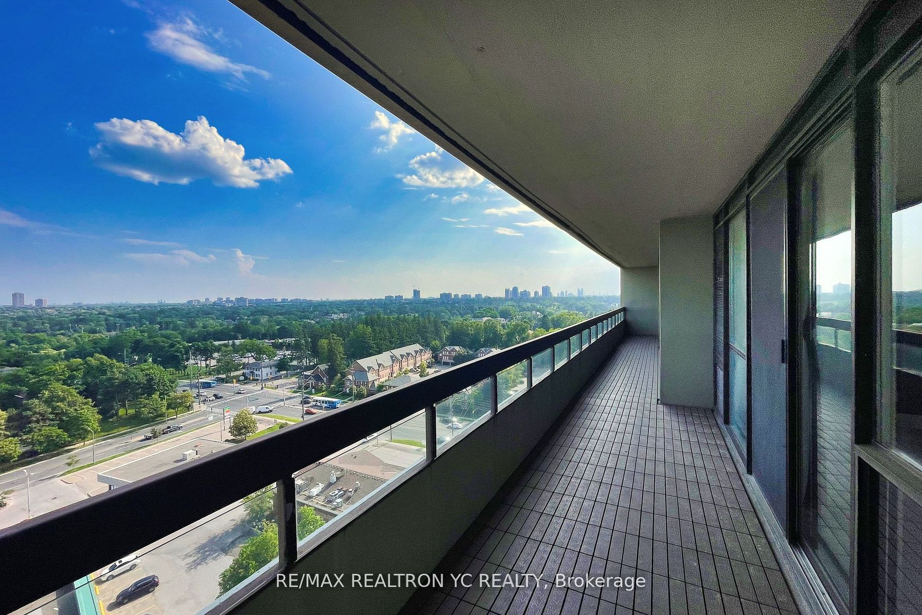 8111 Yonge St, #1712