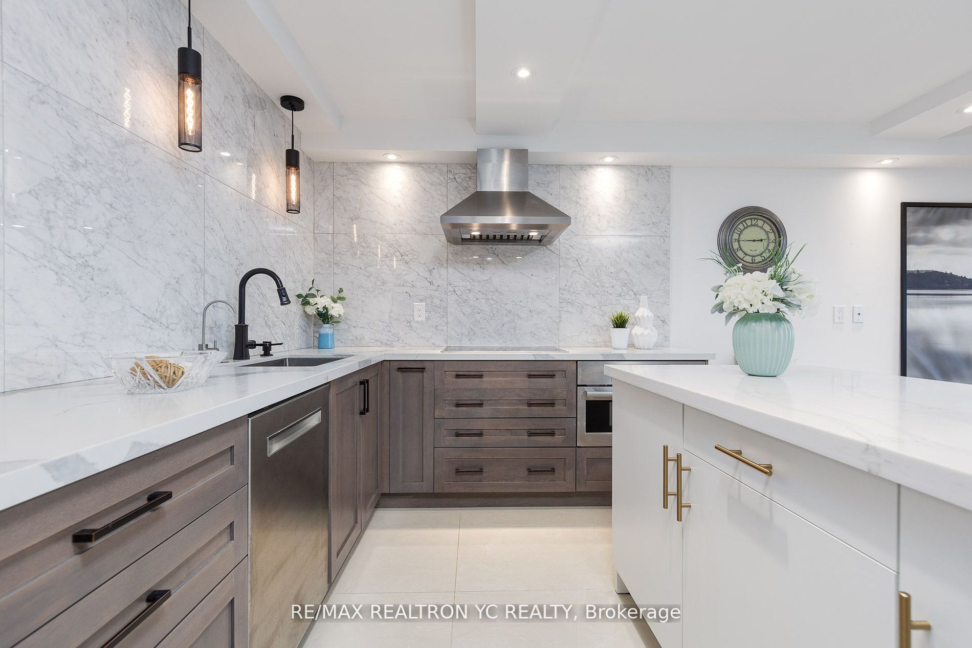 8111 Yonge St, #1712