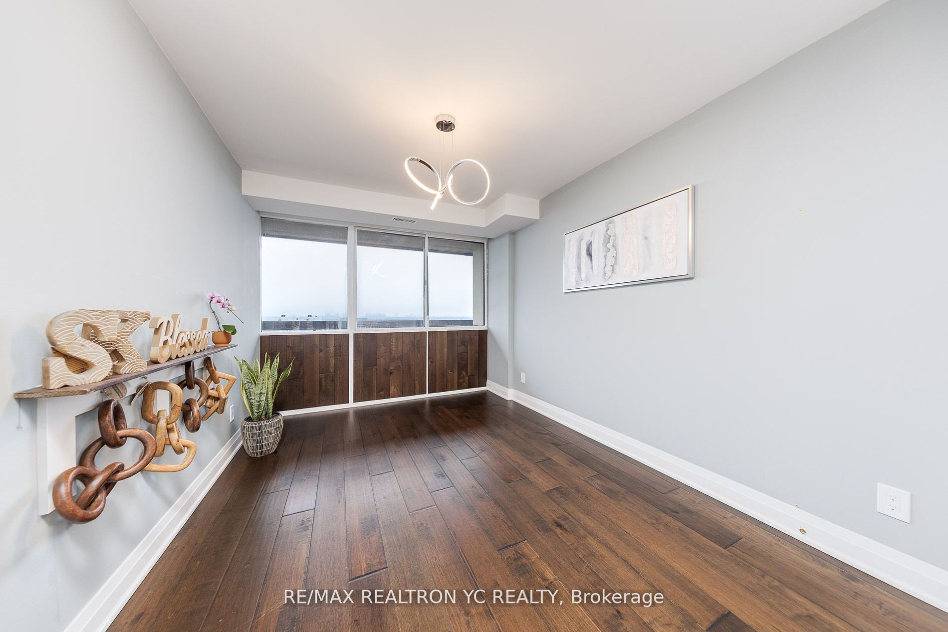 8111 Yonge St, #1712