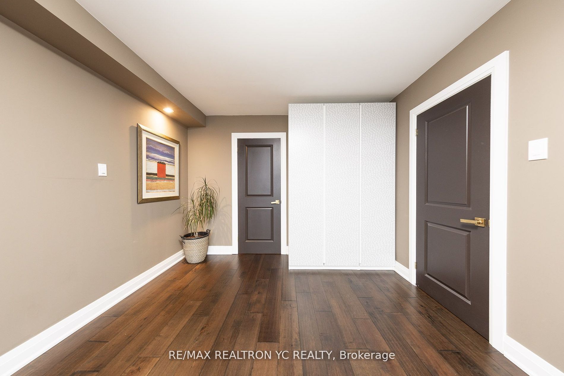 8111 Yonge St, #1712