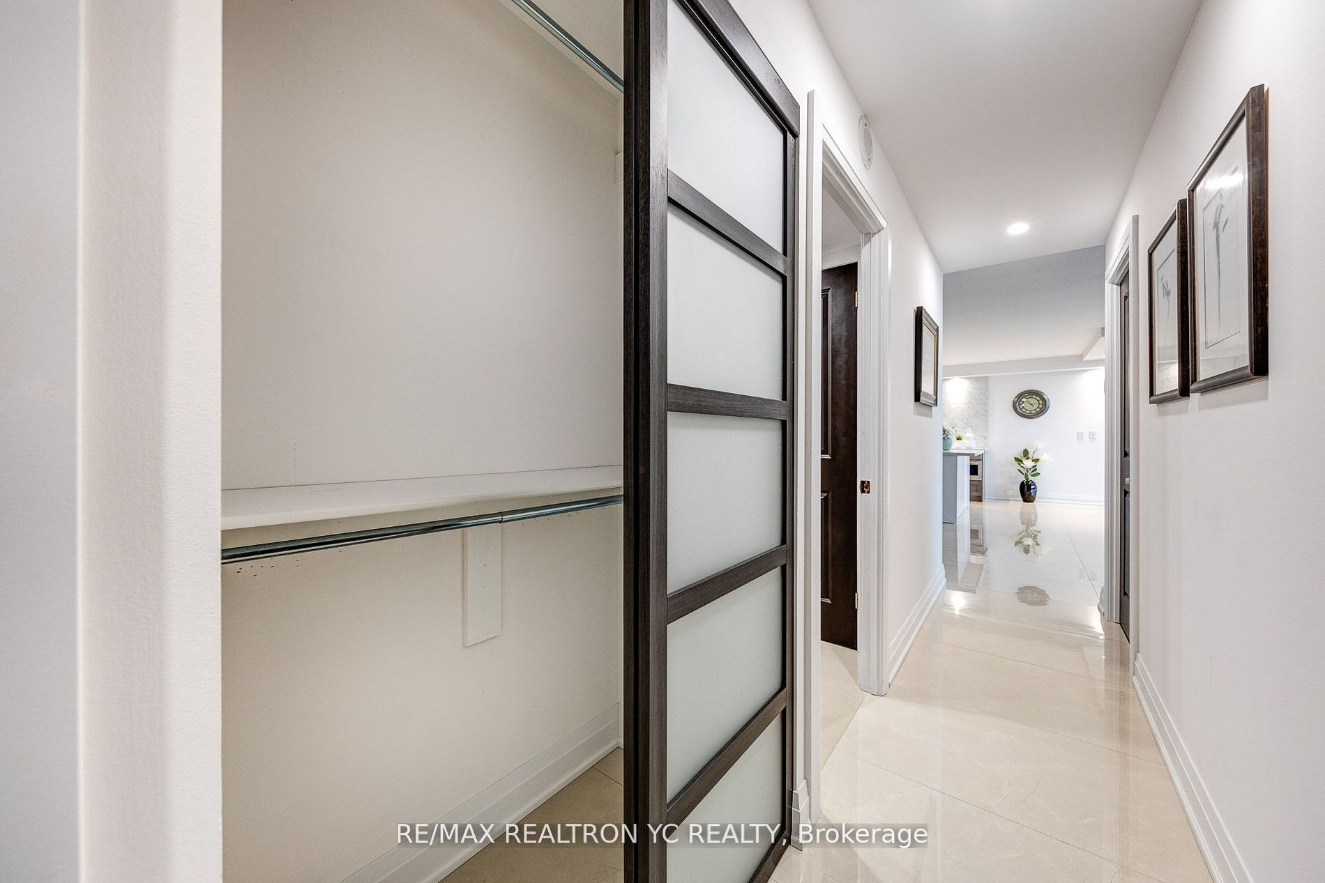 8111 Yonge St, #1712