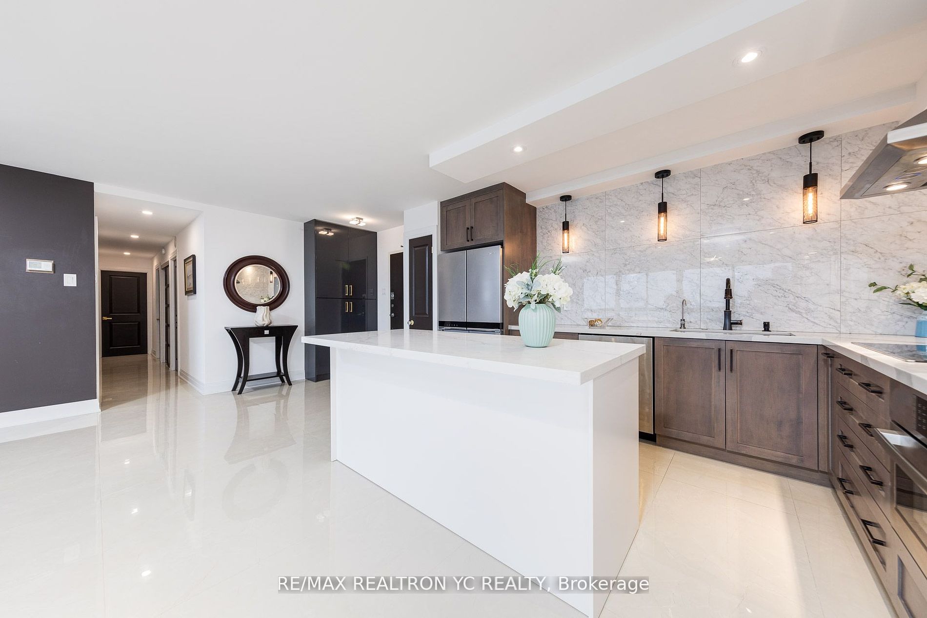 8111 Yonge St, #1712