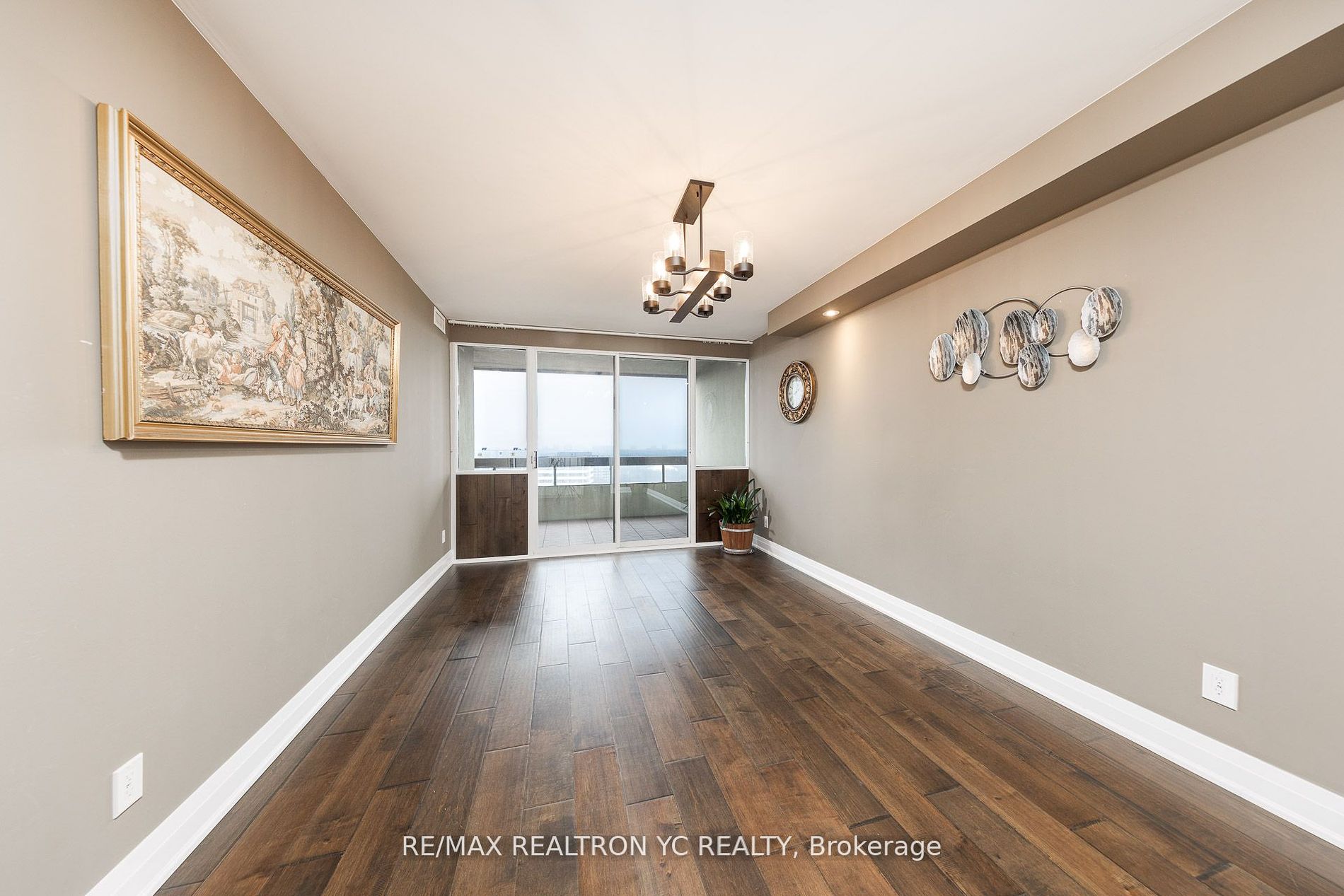 8111 Yonge St, #1712