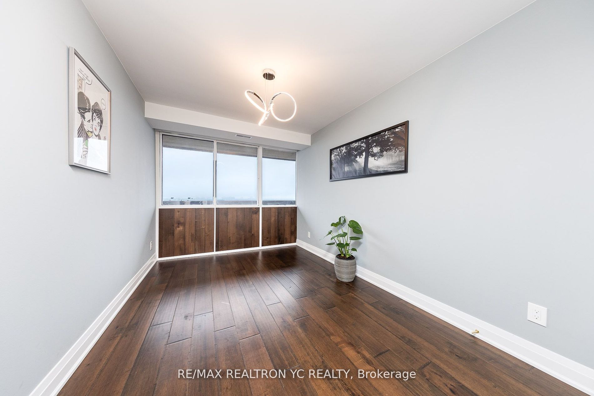 8111 Yonge St, #1712