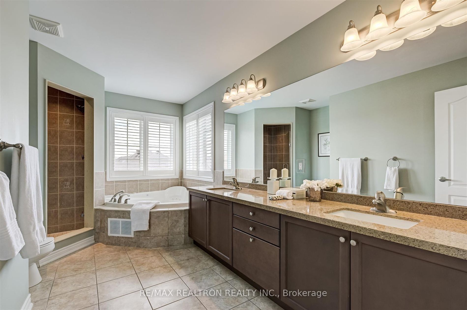 177 Vanda Dr