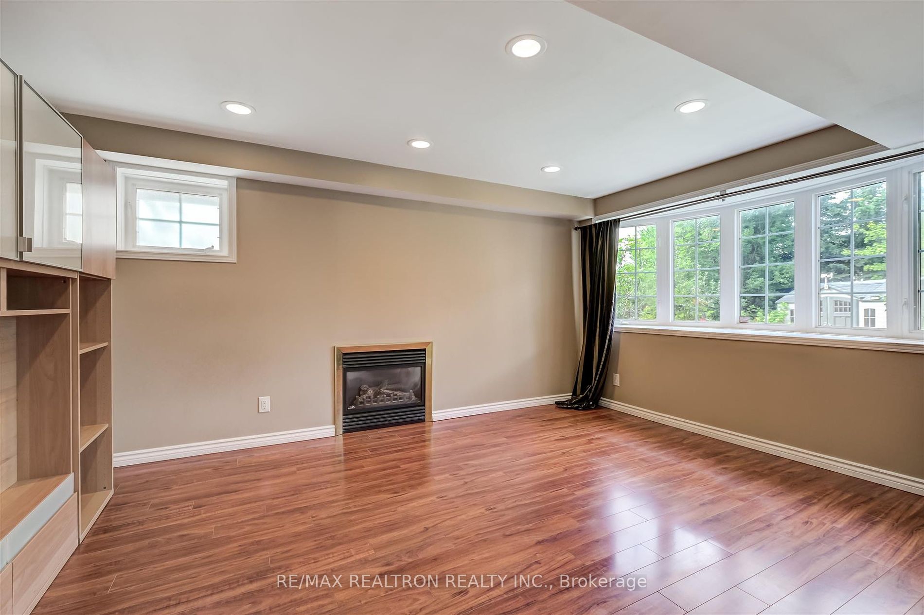 177 Vanda Dr