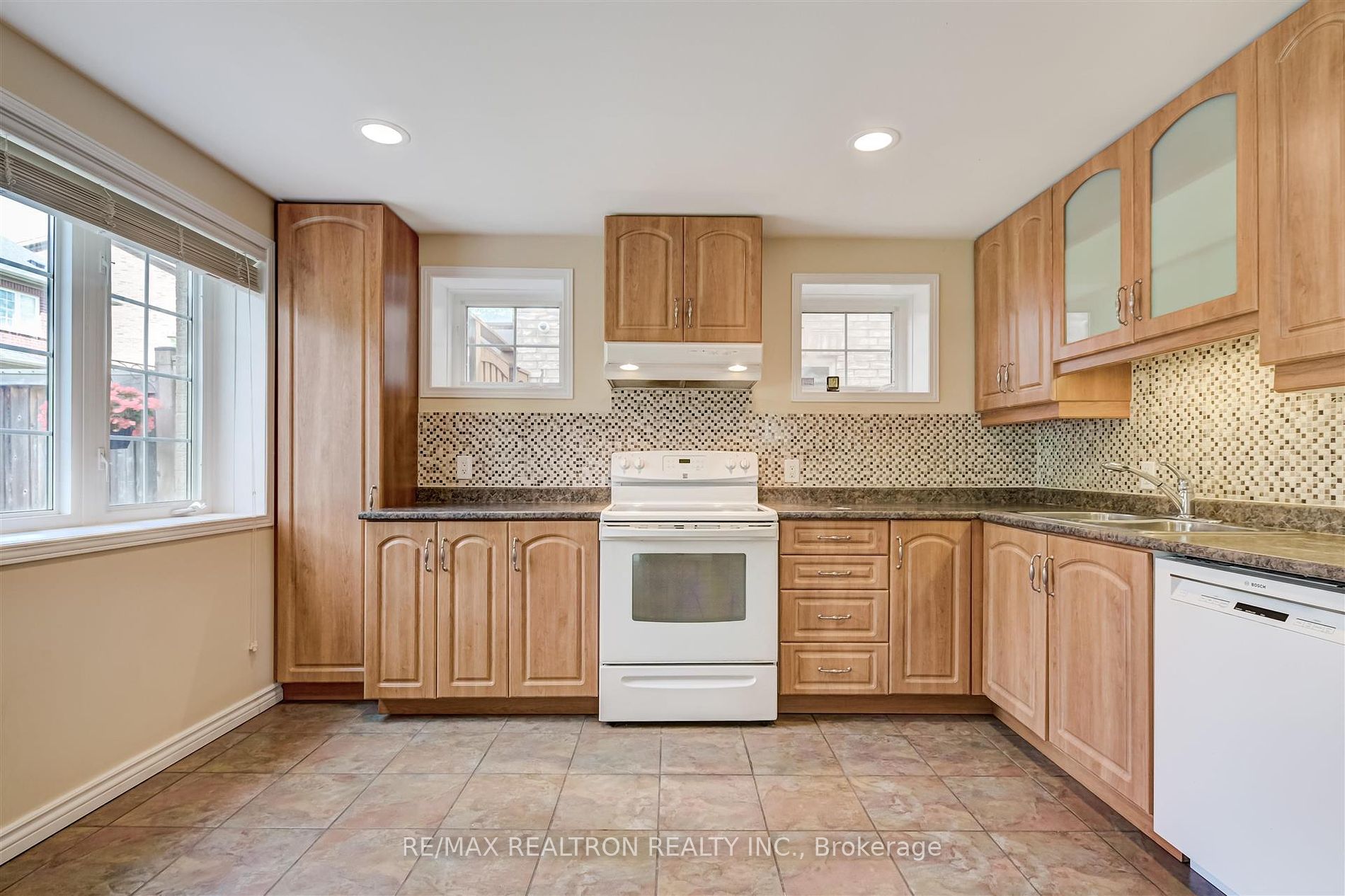 177 Vanda Dr