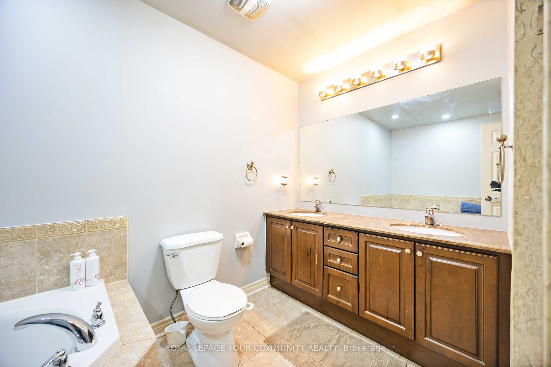 8900 Bathurst Street #37