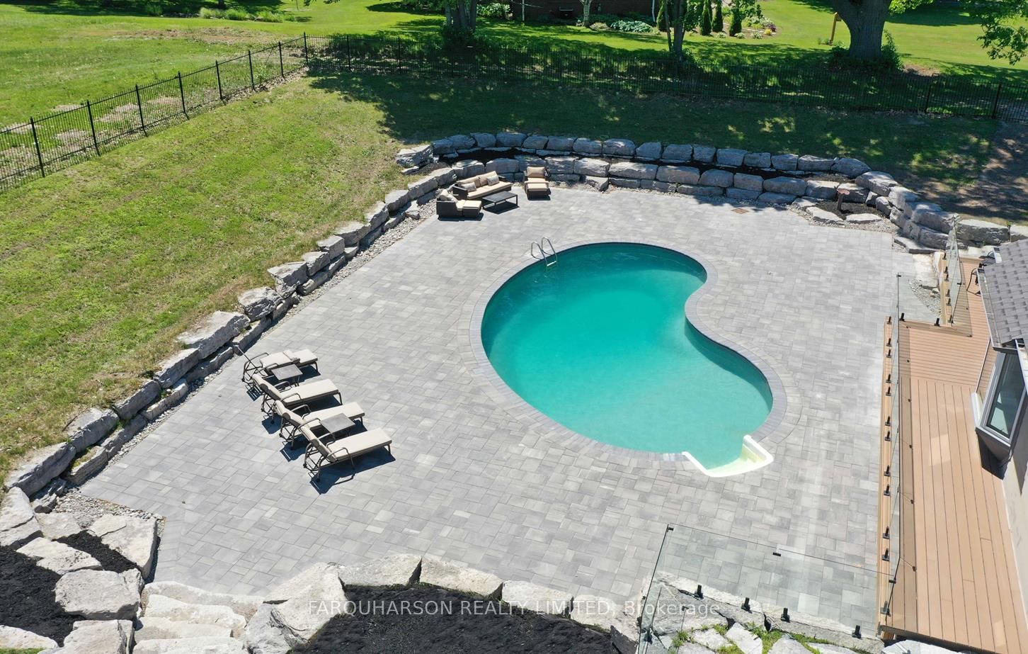 23 Silver Spring Cres