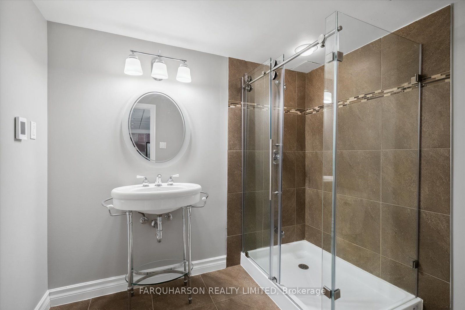 23 Silver Spring Cres