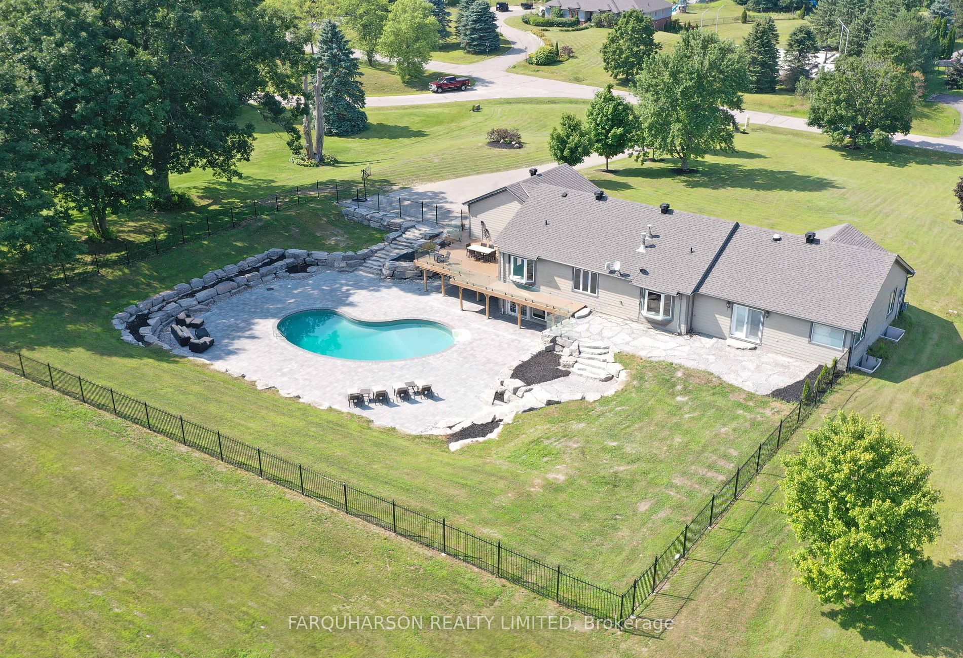 23 Silver Spring Cres