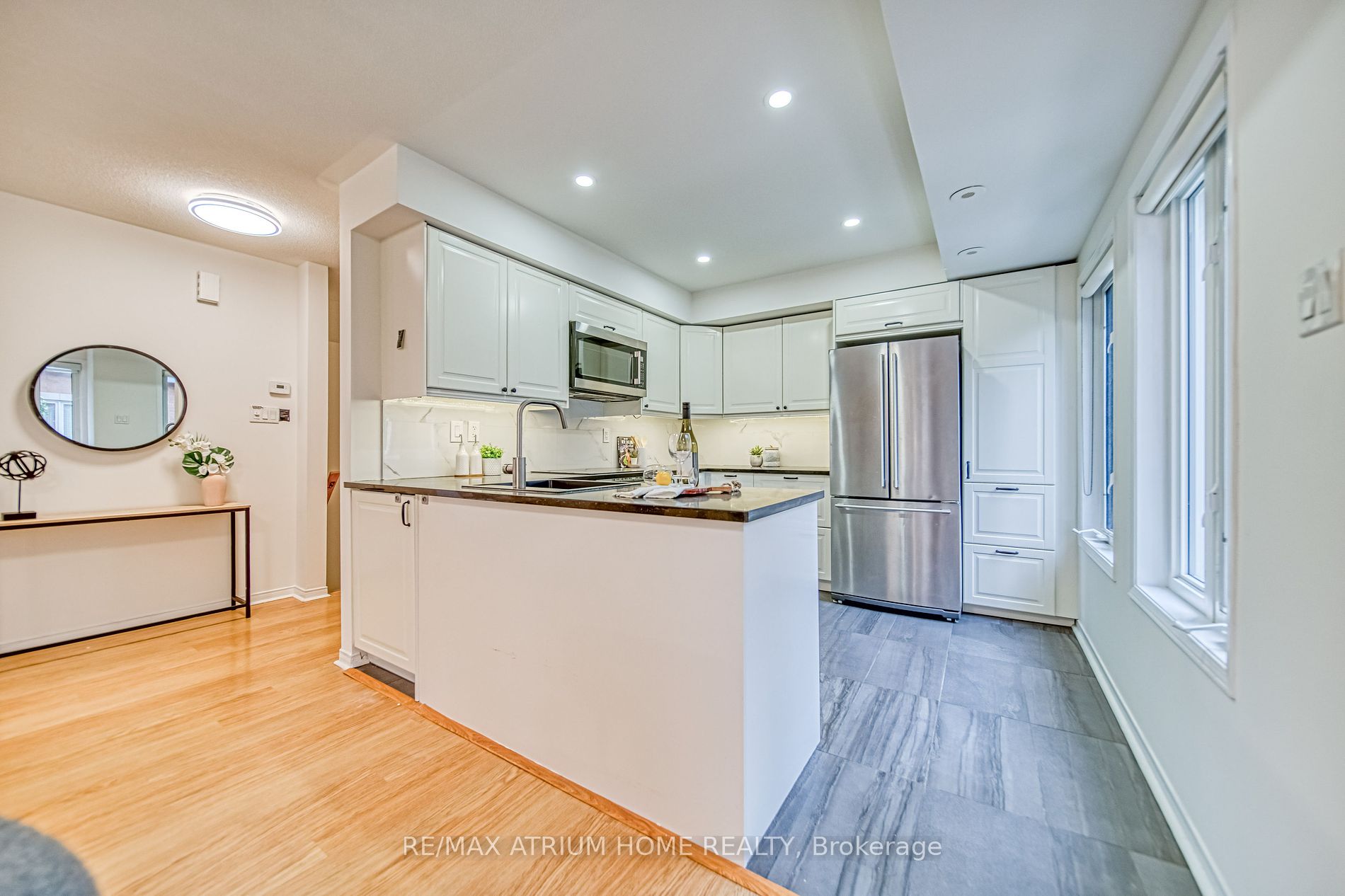 310 John St, #309