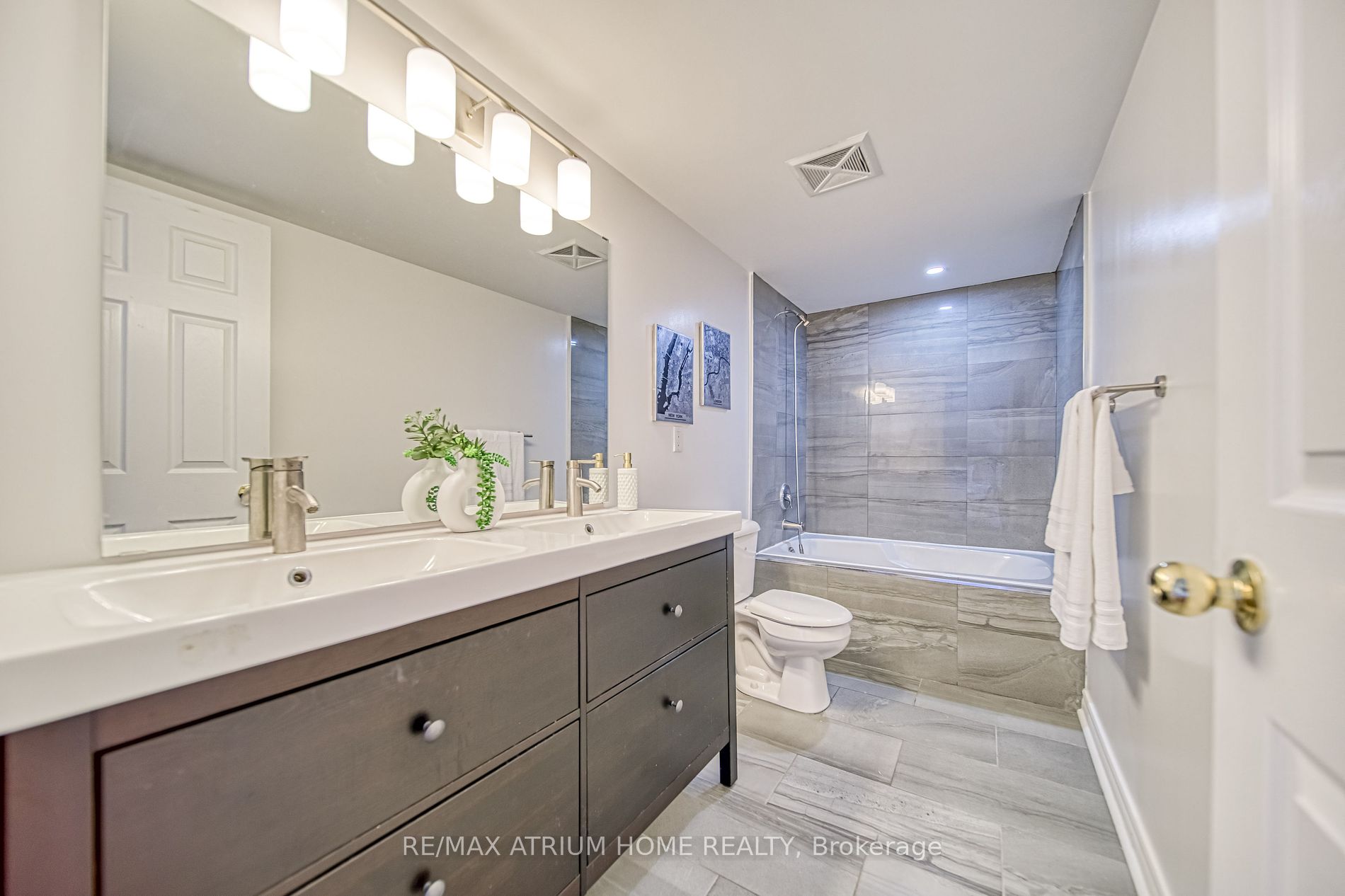 310 John St, #309
