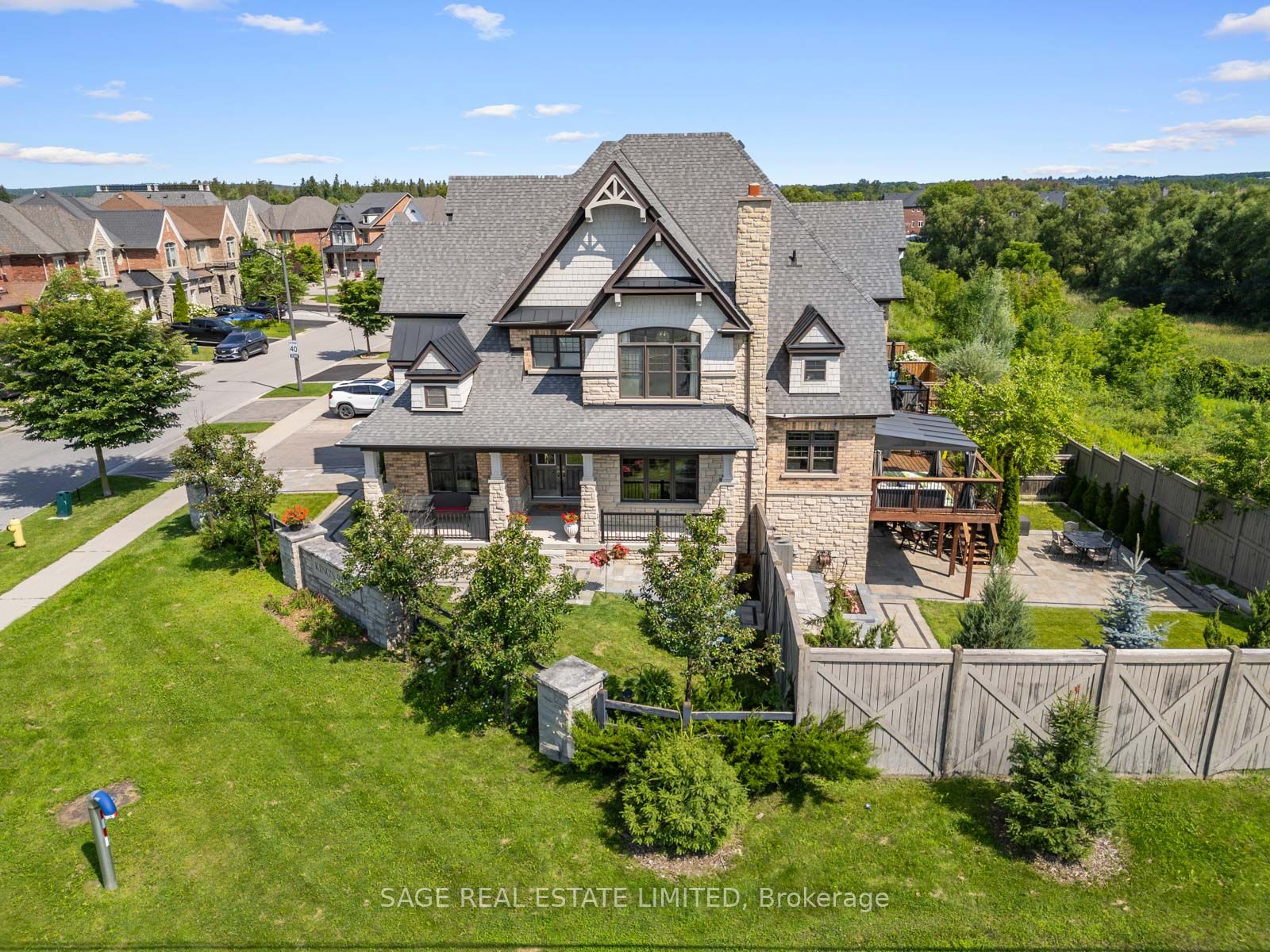 4 Alex Campbell Cres