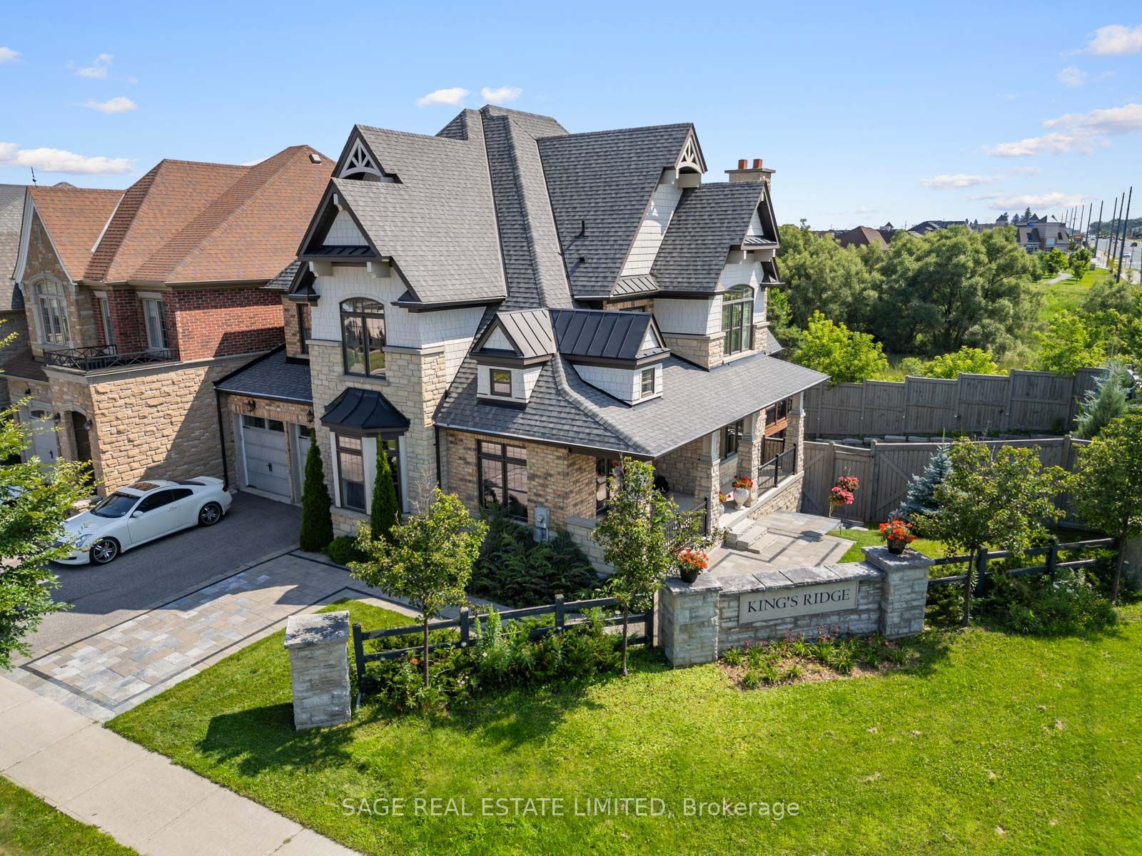 4 Alex Campbell Cres