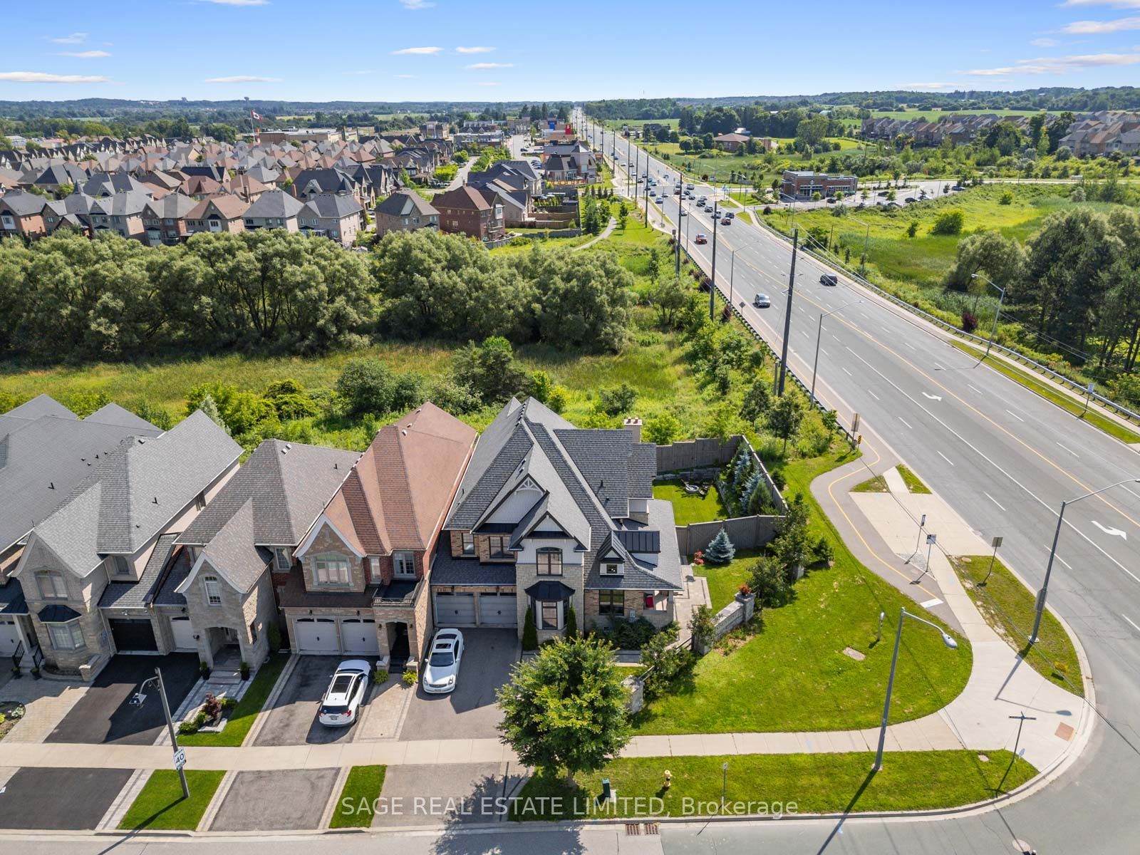 4 Alex Campbell Cres