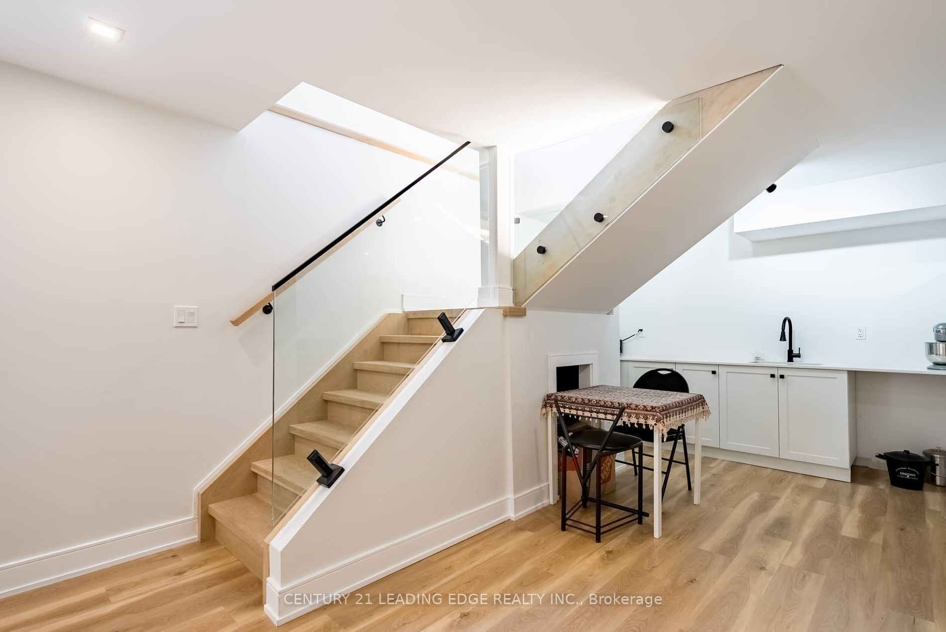 215 Bayview Avenue