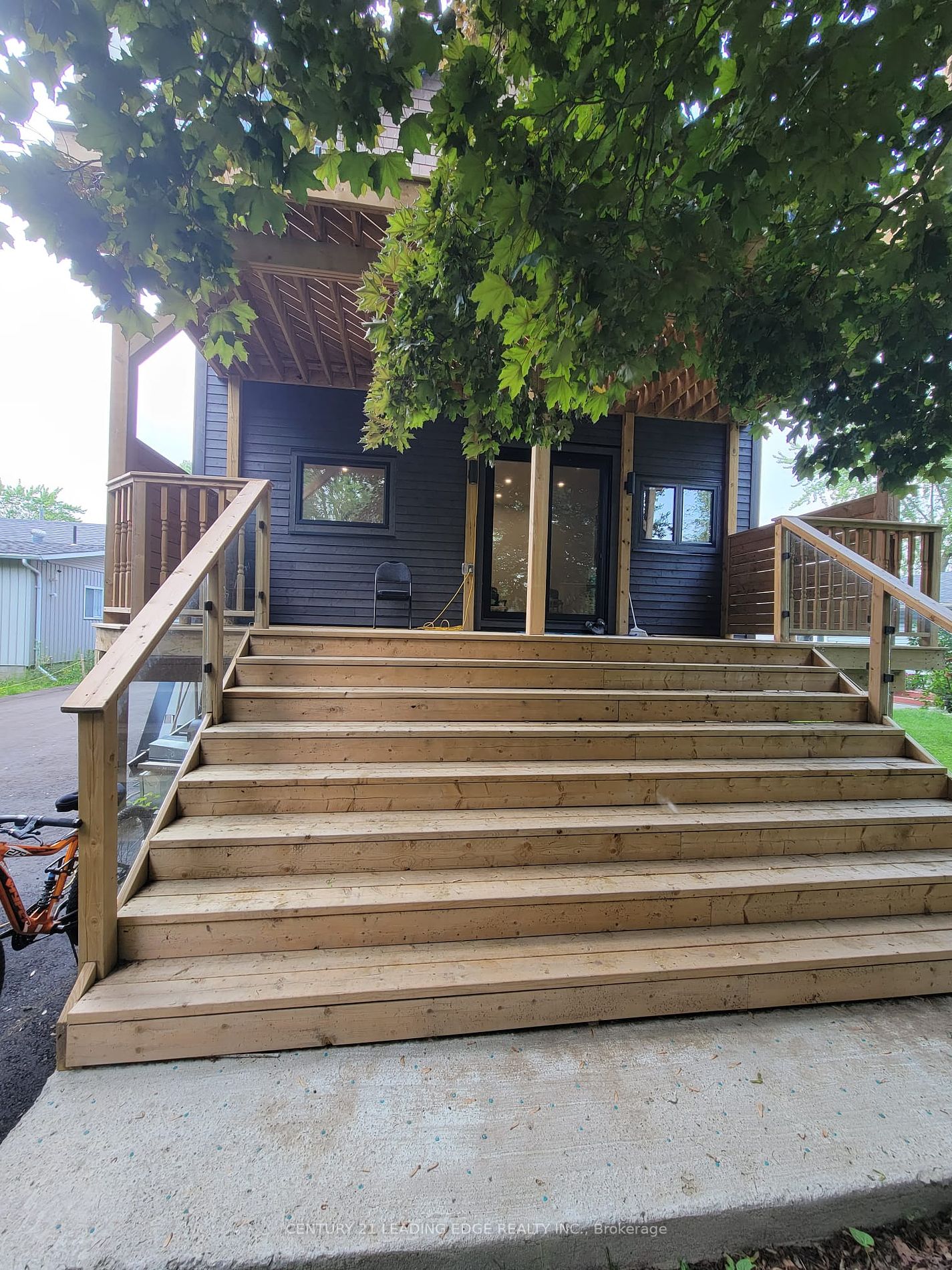 215 Bayview Avenue