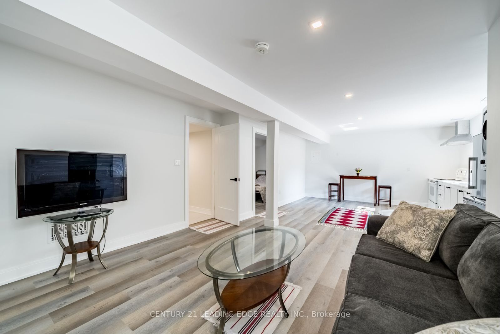 215 Bayview Avenue