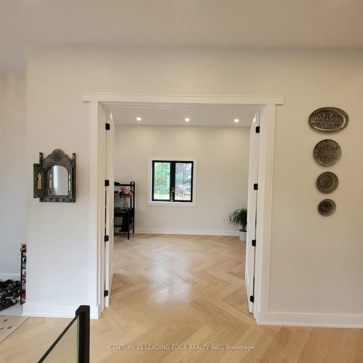 215 Bayview Avenue