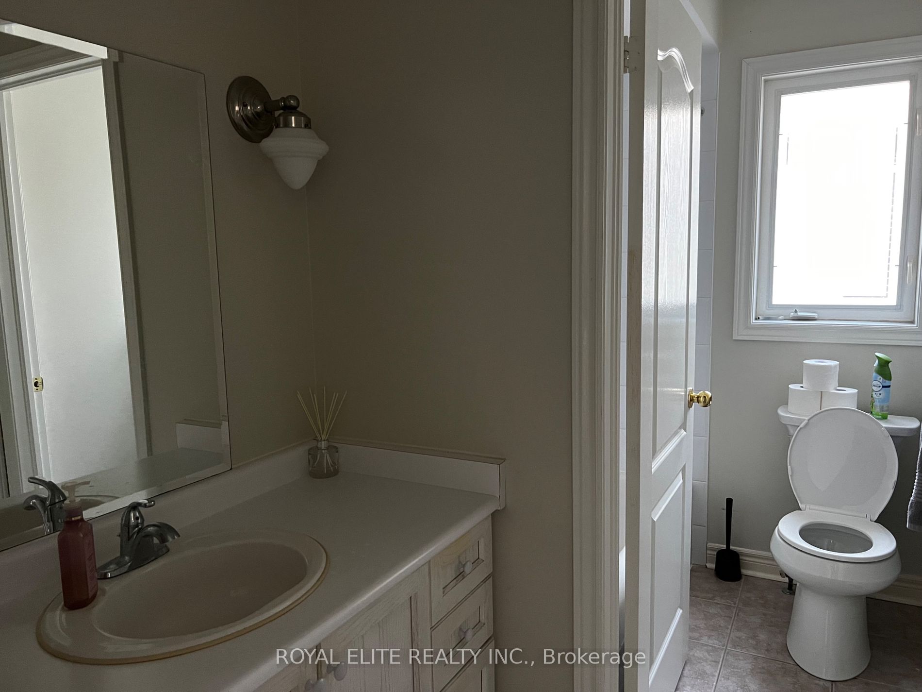 84 Battleford Ave