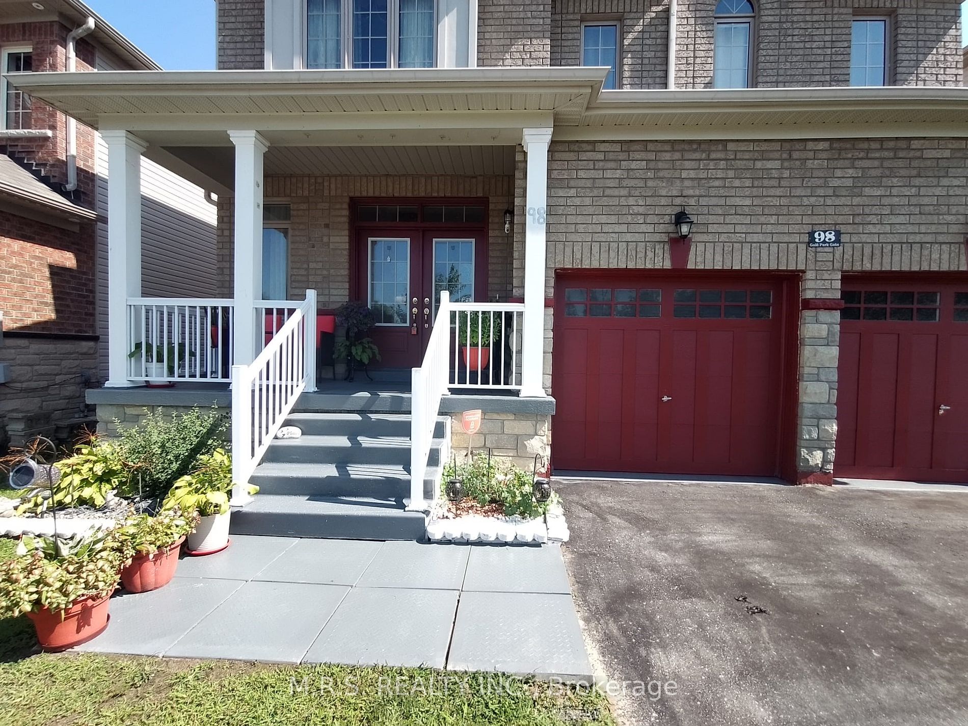 98 Gold Park Gate