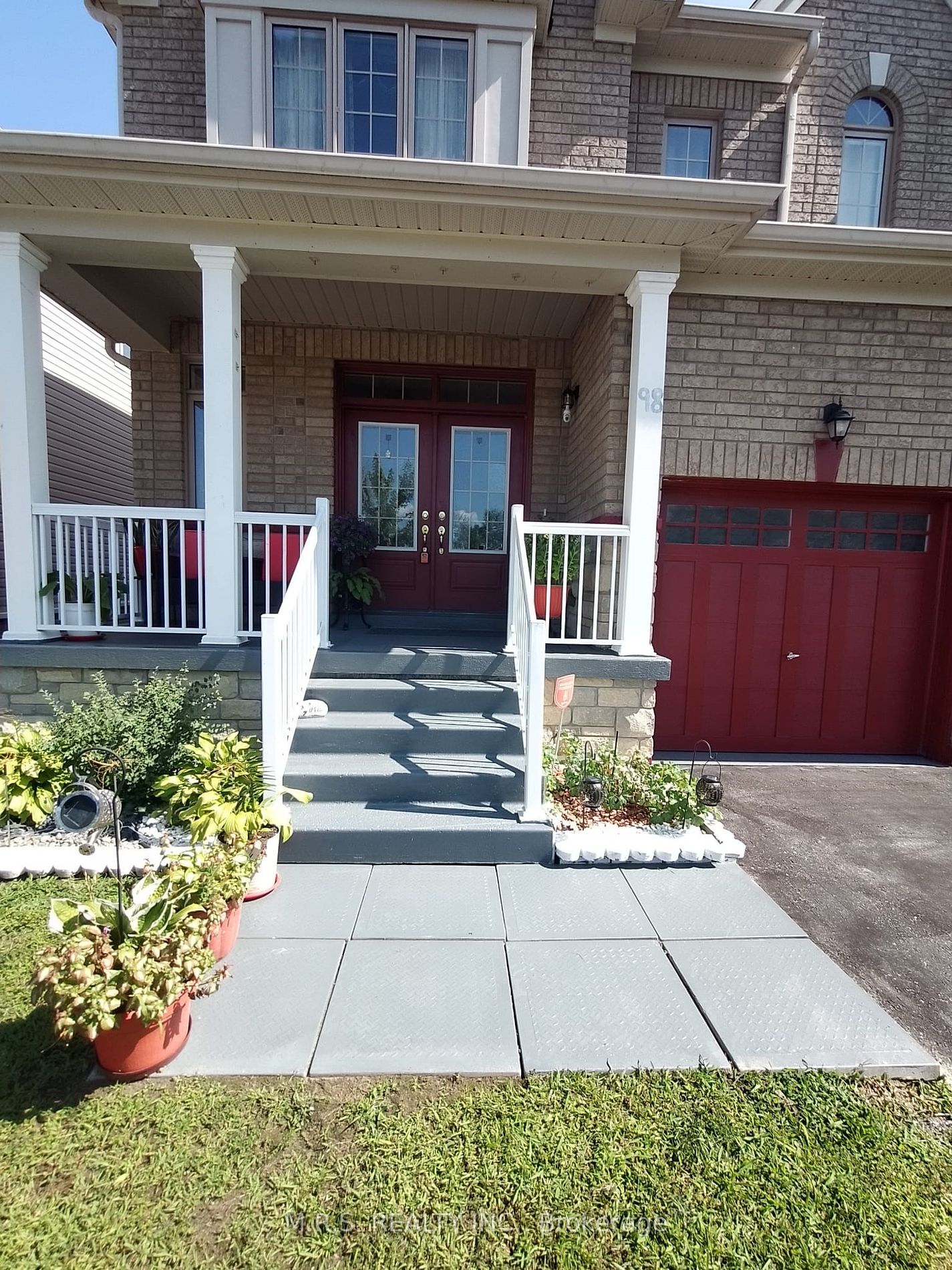 98 Gold Park Gate