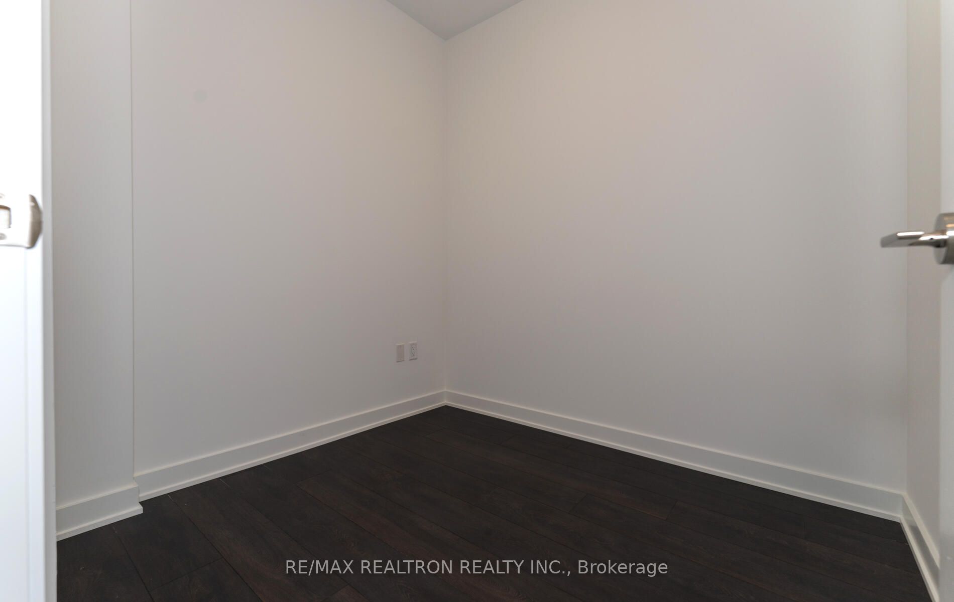 105 Oneida Crescent, #1904