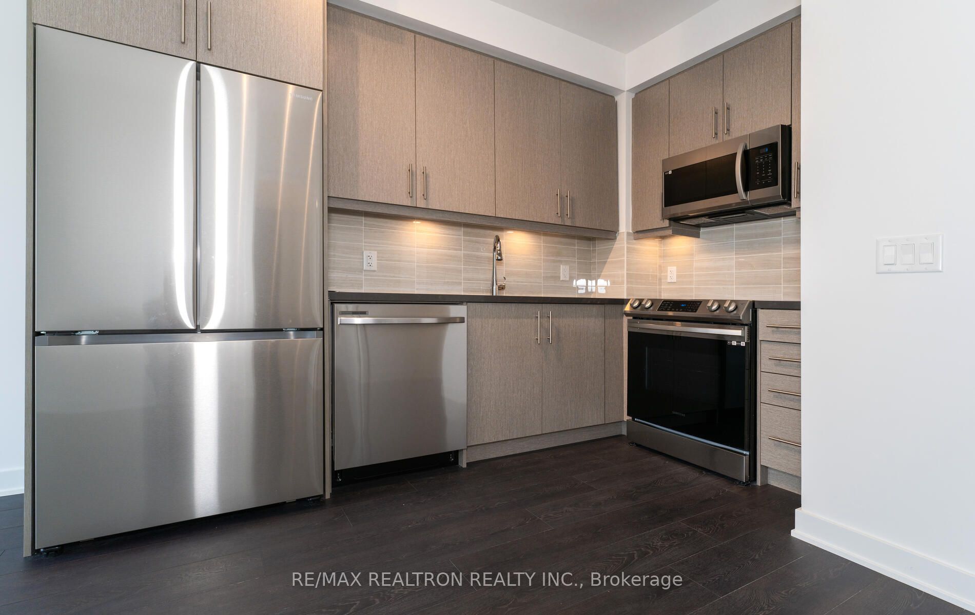 105 Oneida Crescent, #1904
