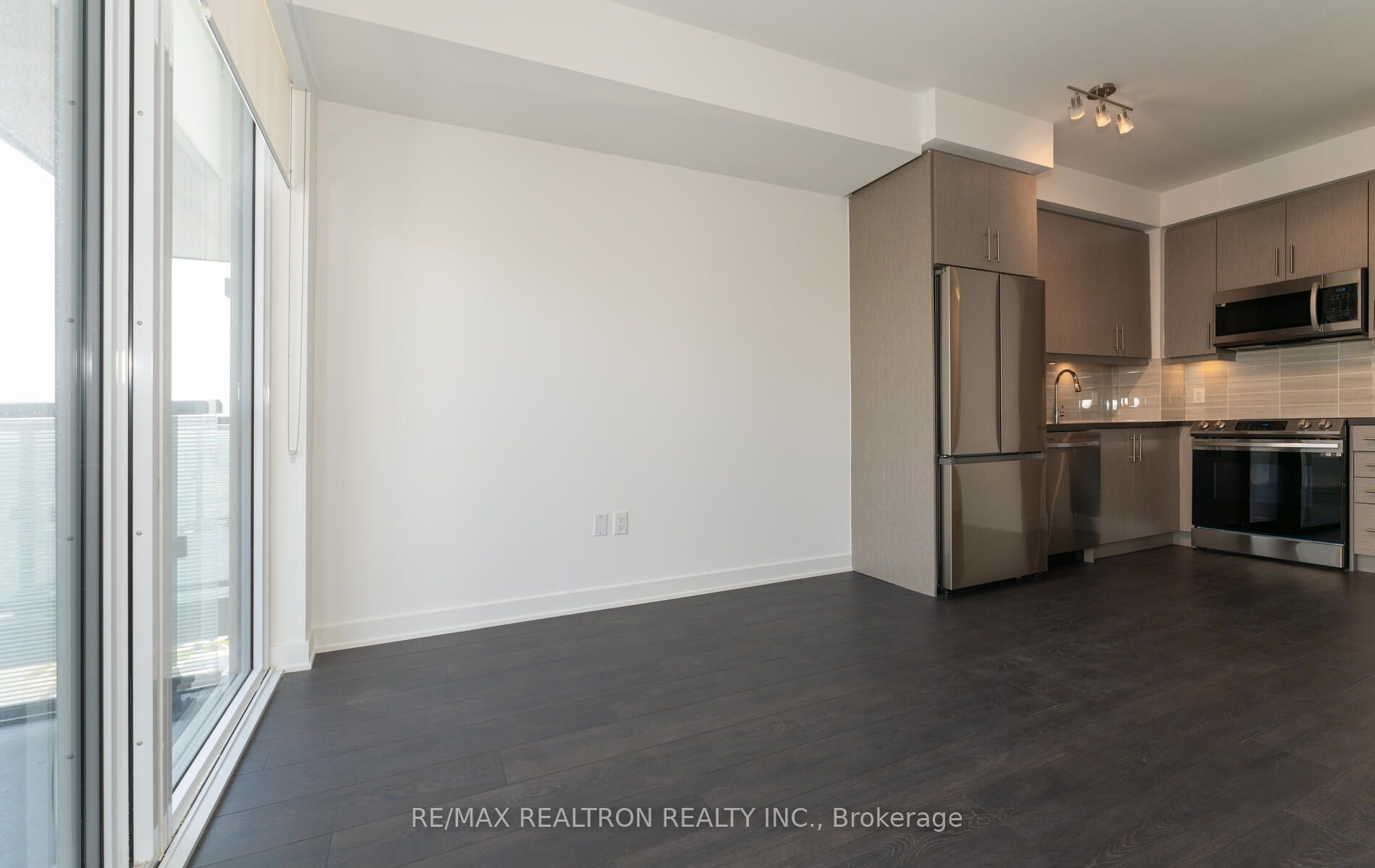 105 Oneida Crescent, #1904