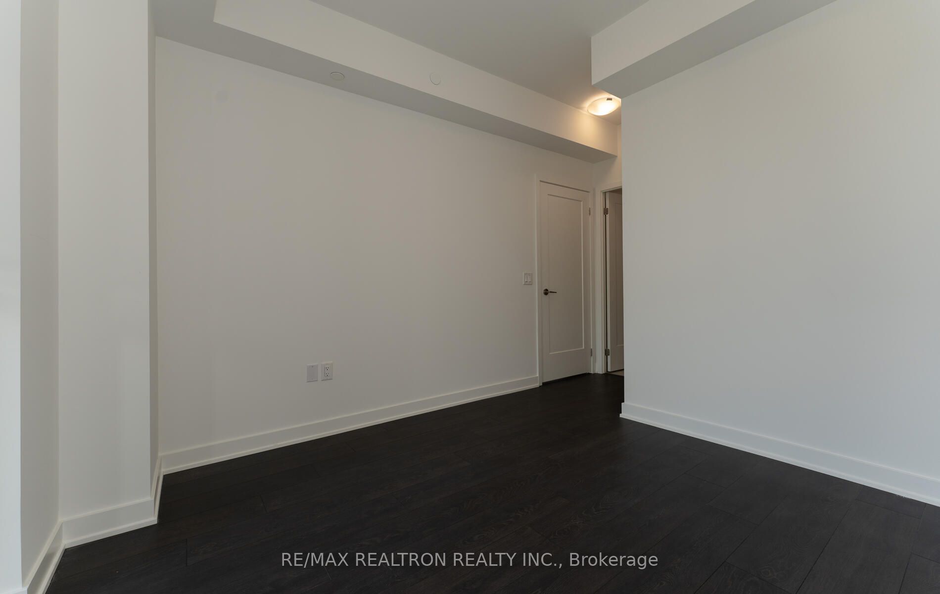 105 Oneida Crescent, #1904
