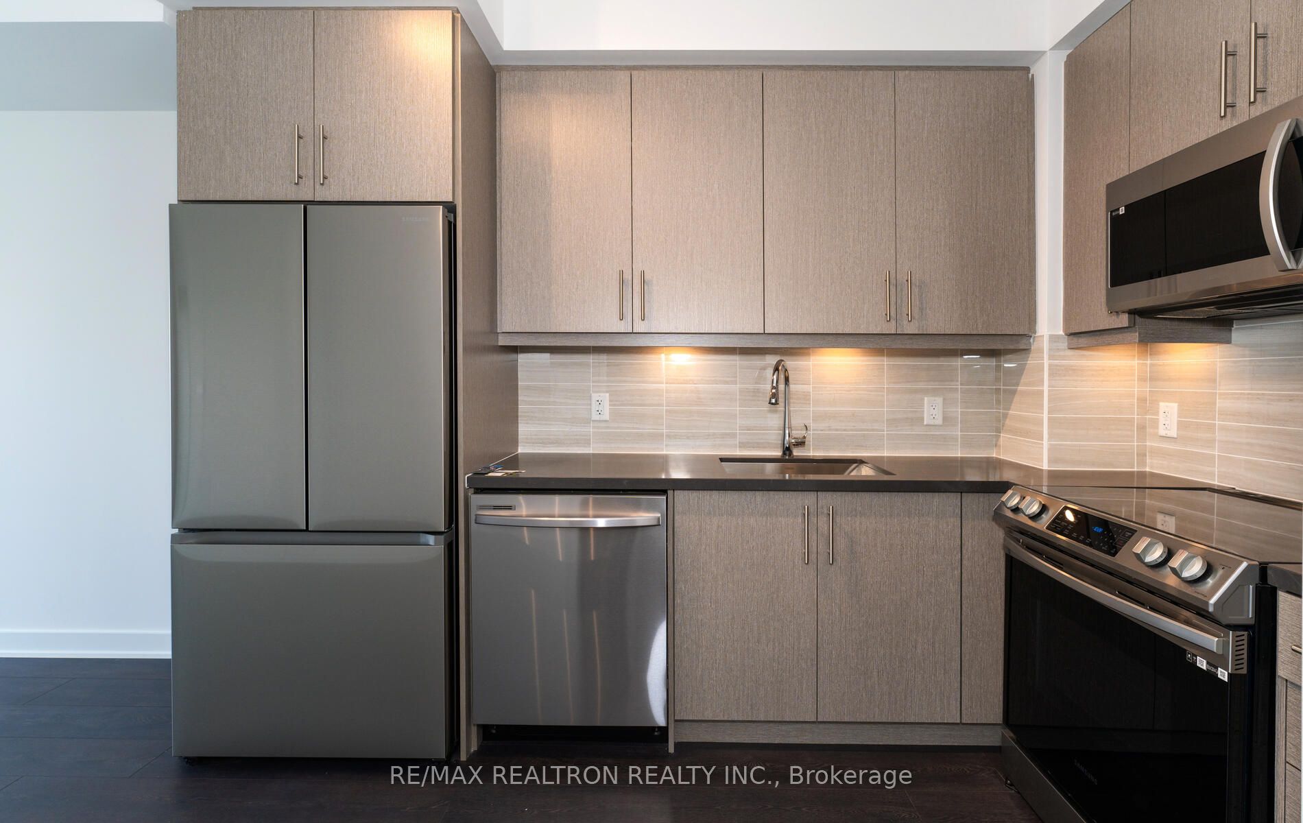 105 Oneida Crescent, #1904