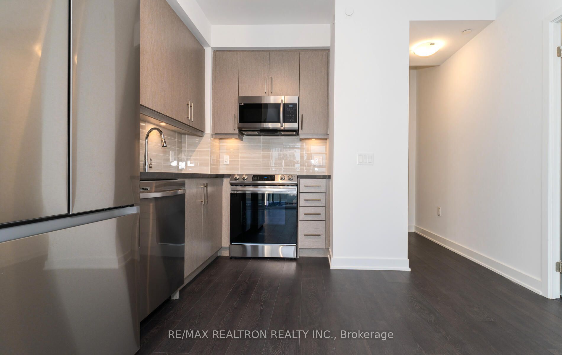 105 Oneida Crescent, #1904