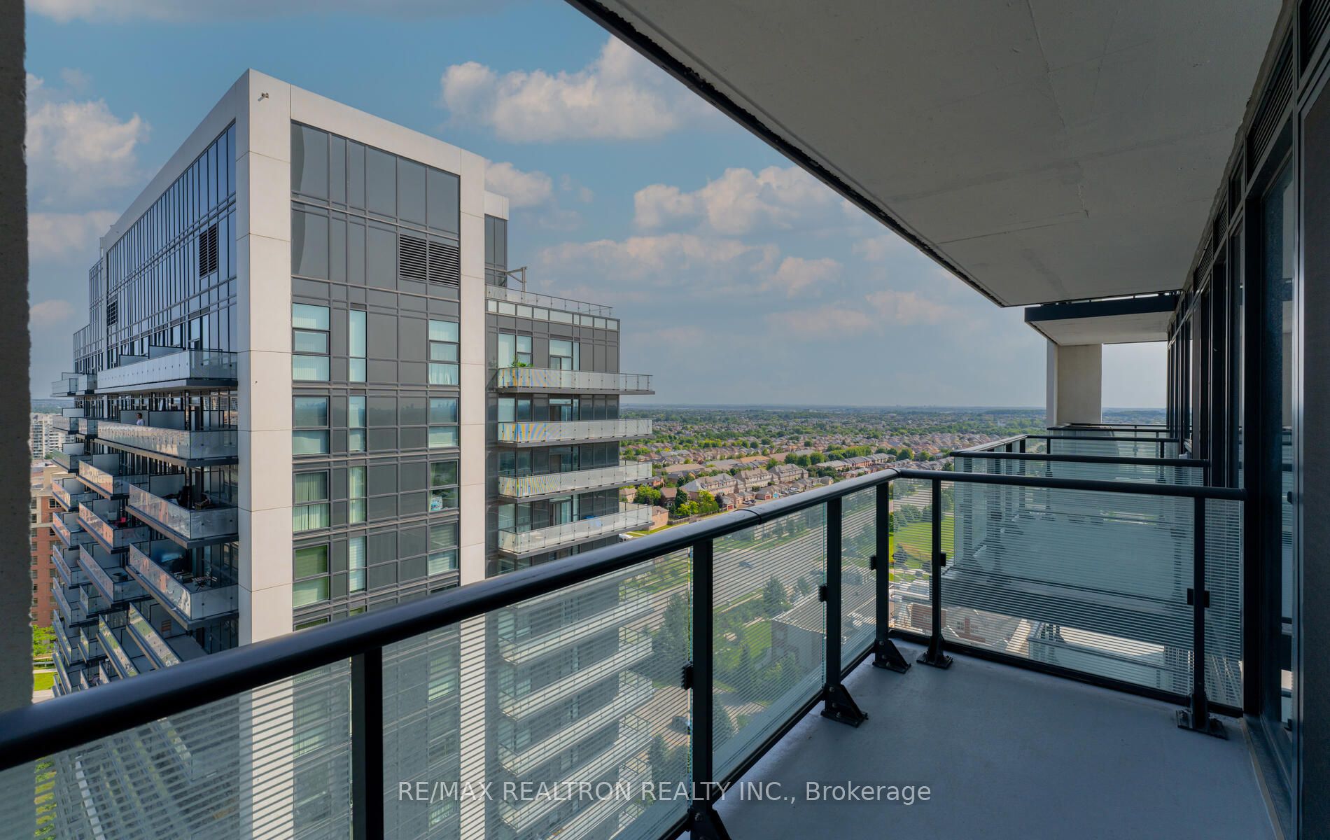 105 Oneida Crescent, #1904