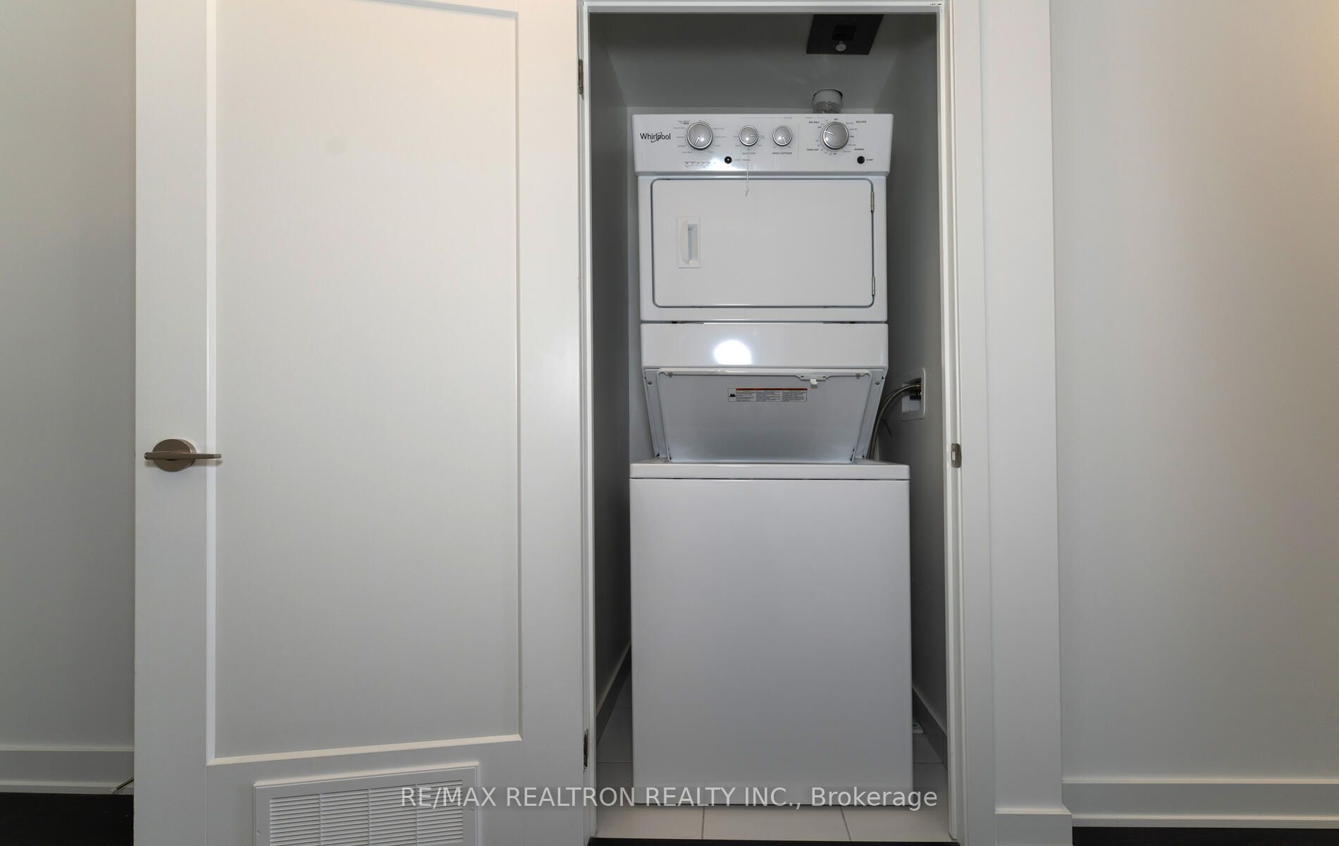 105 Oneida Crescent, #1904