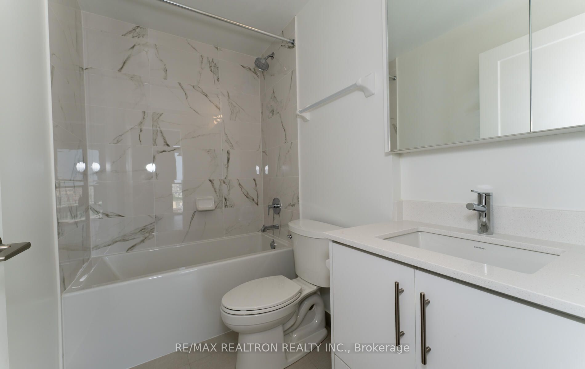 105 Oneida Crescent, #1904