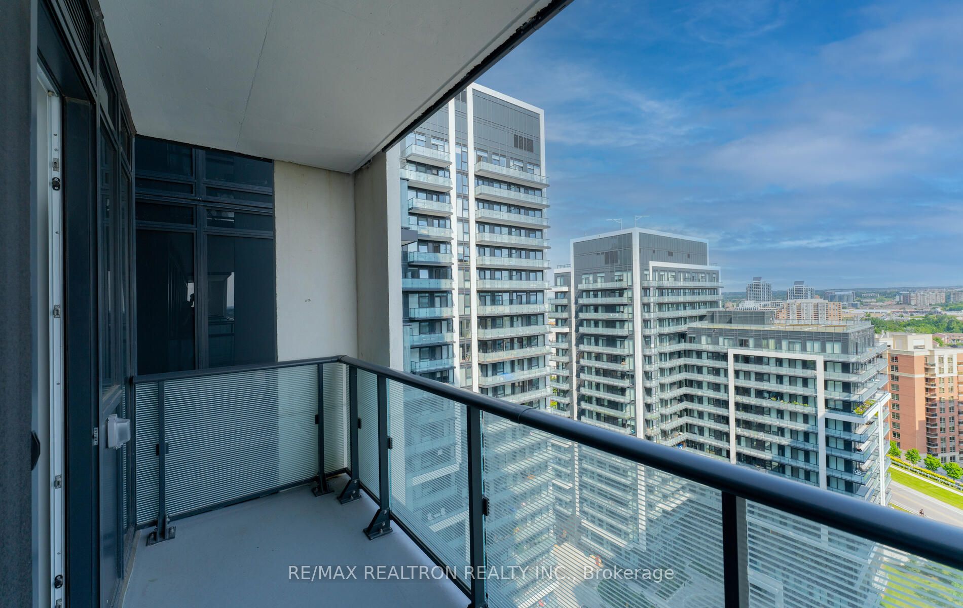 105 Oneida Crescent, #1904