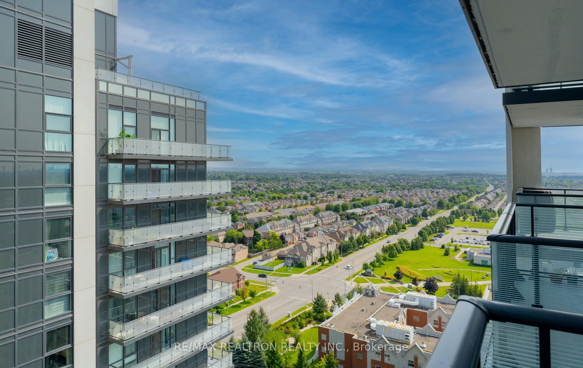 105 Oneida Crescent, #1904