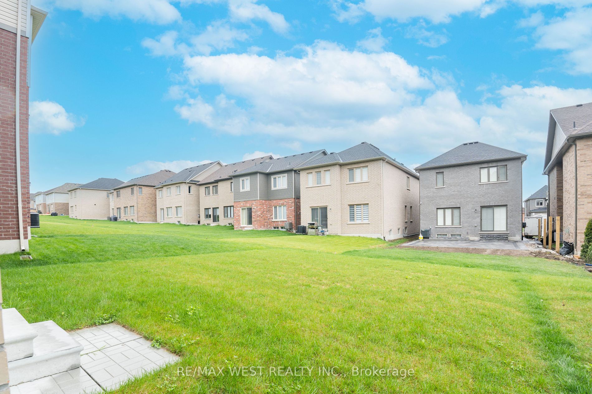 53 Janes Cres