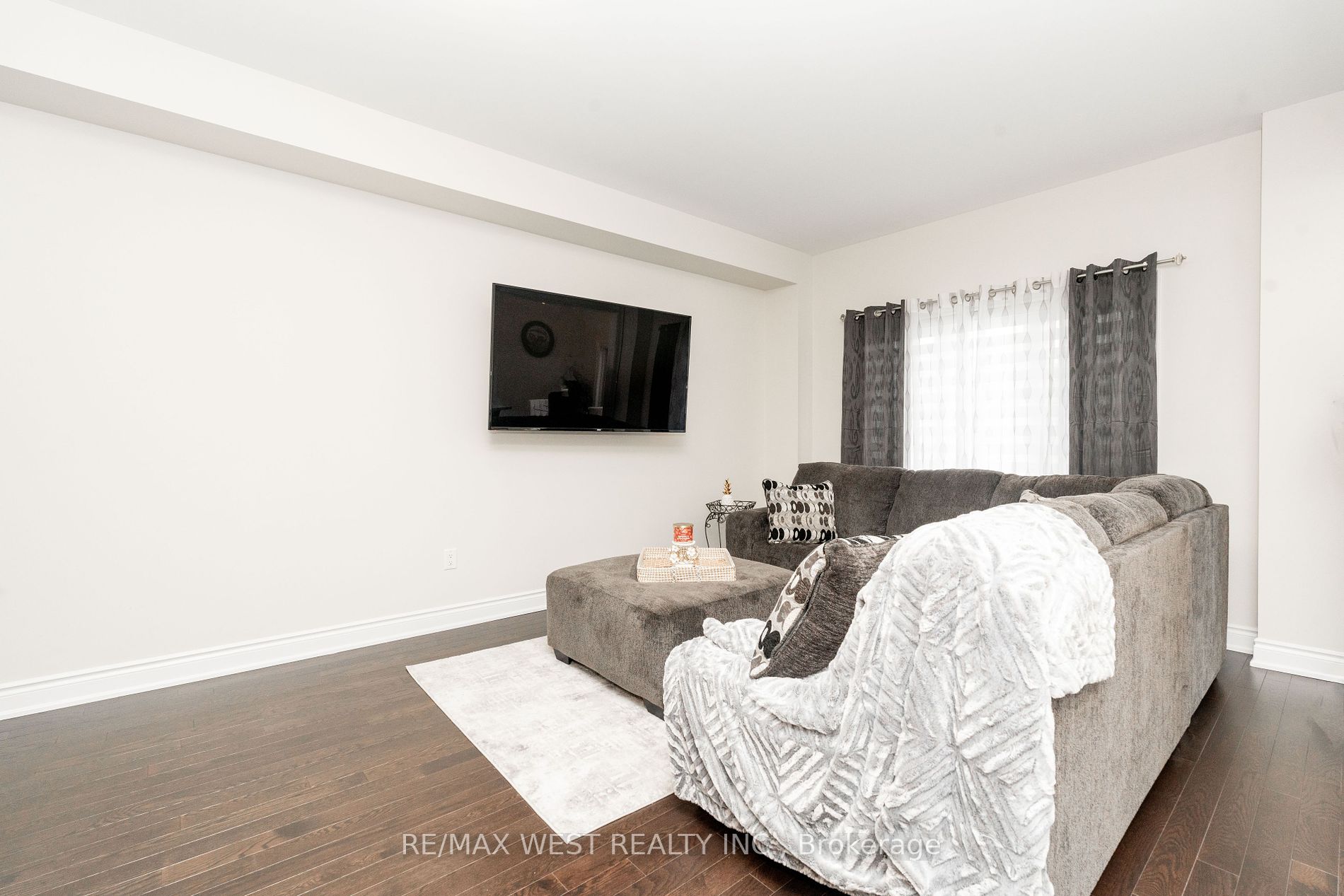 53 Janes Cres