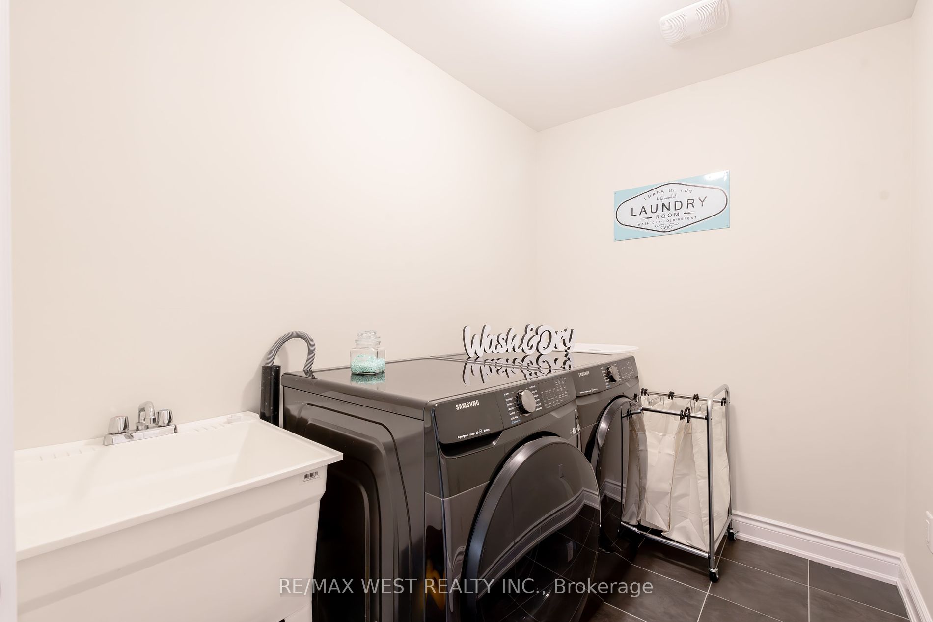 53 Janes Cres