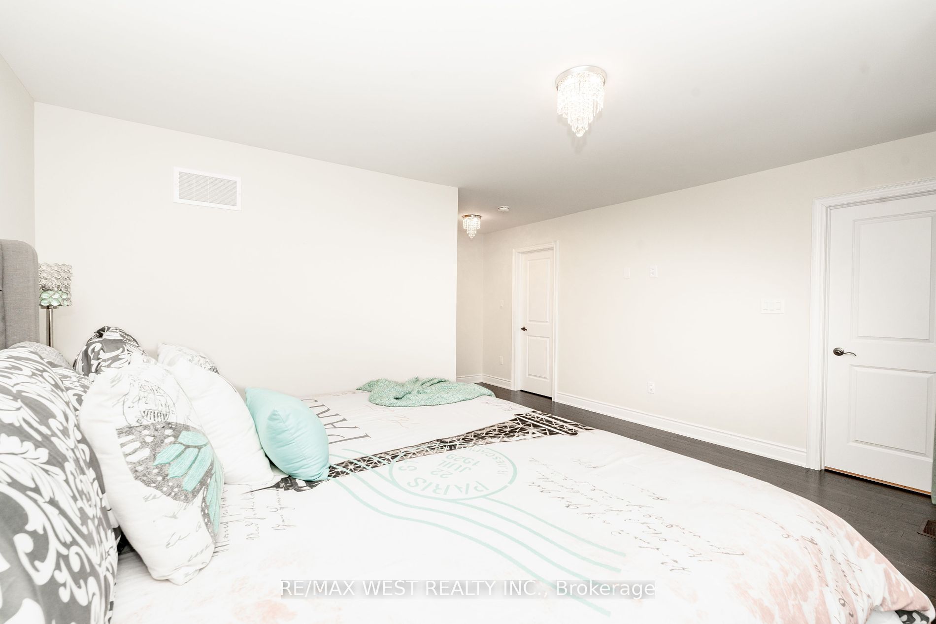 53 Janes Cres