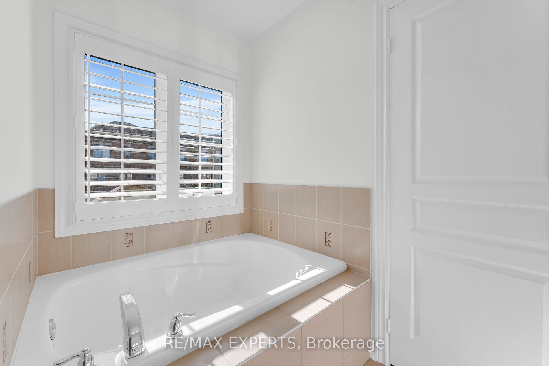 96 Pelee Ave