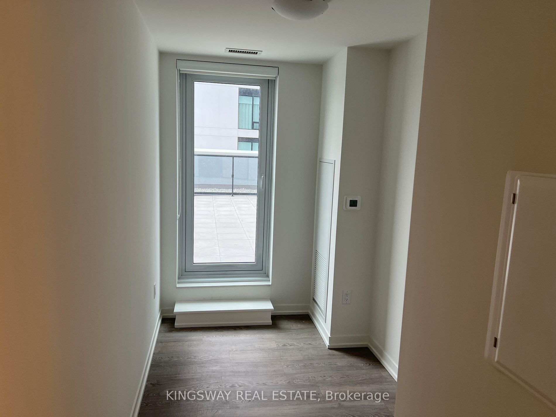 8868 Yonge St, #521E