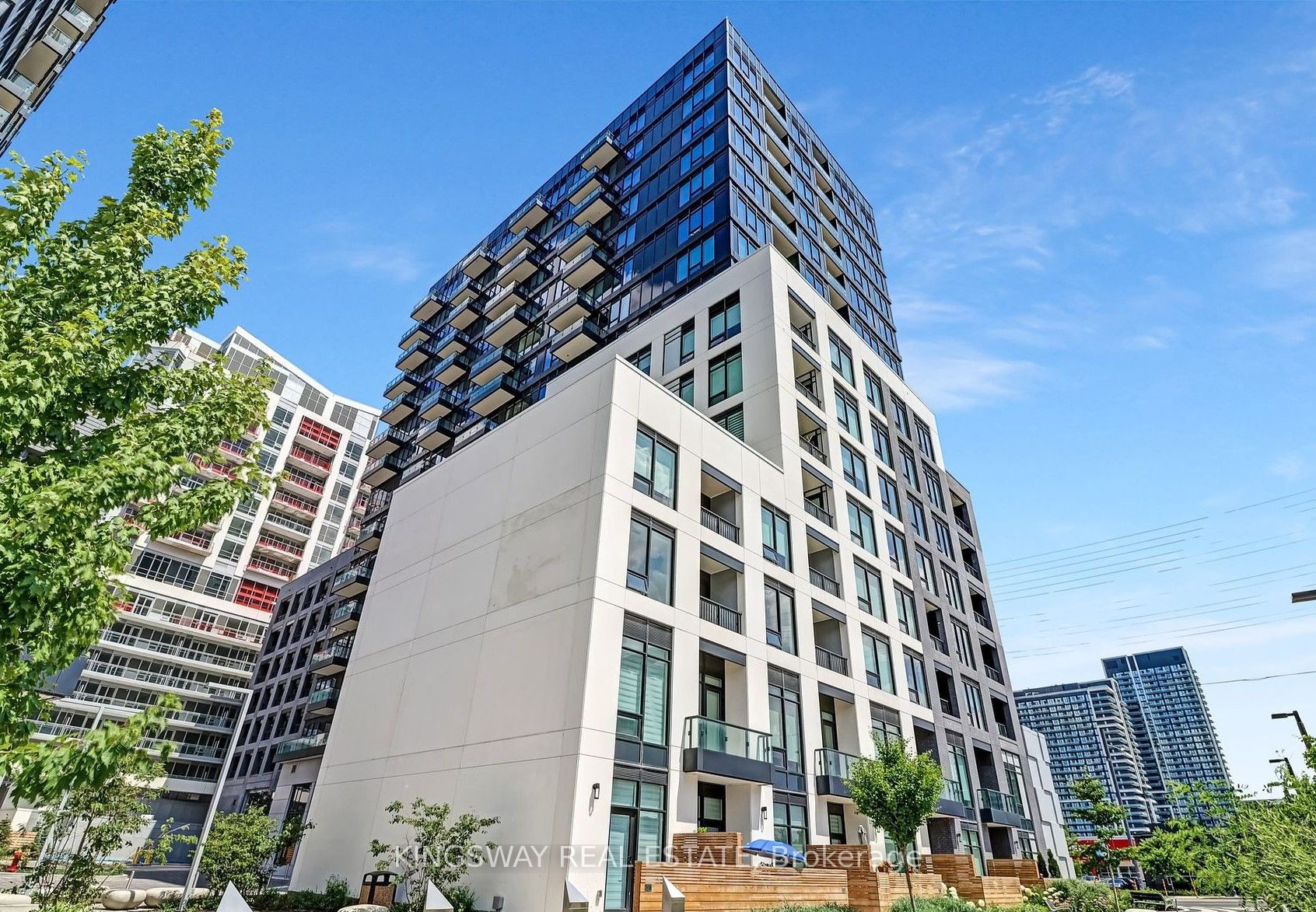 8868 Yonge St, #521E