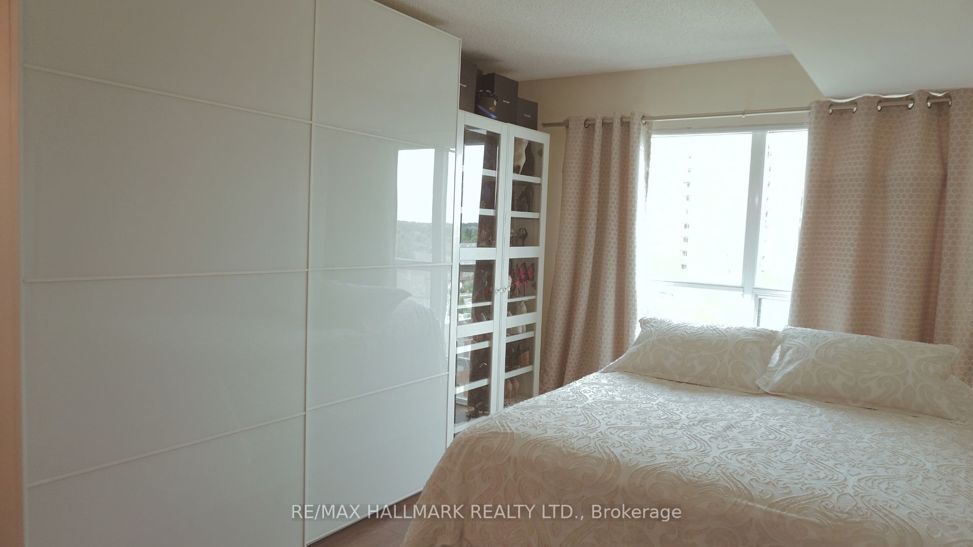 185 oneida Cres, #816